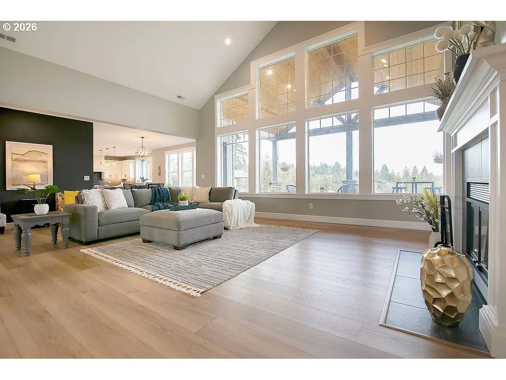 Living Room-Vaulted Ceilings