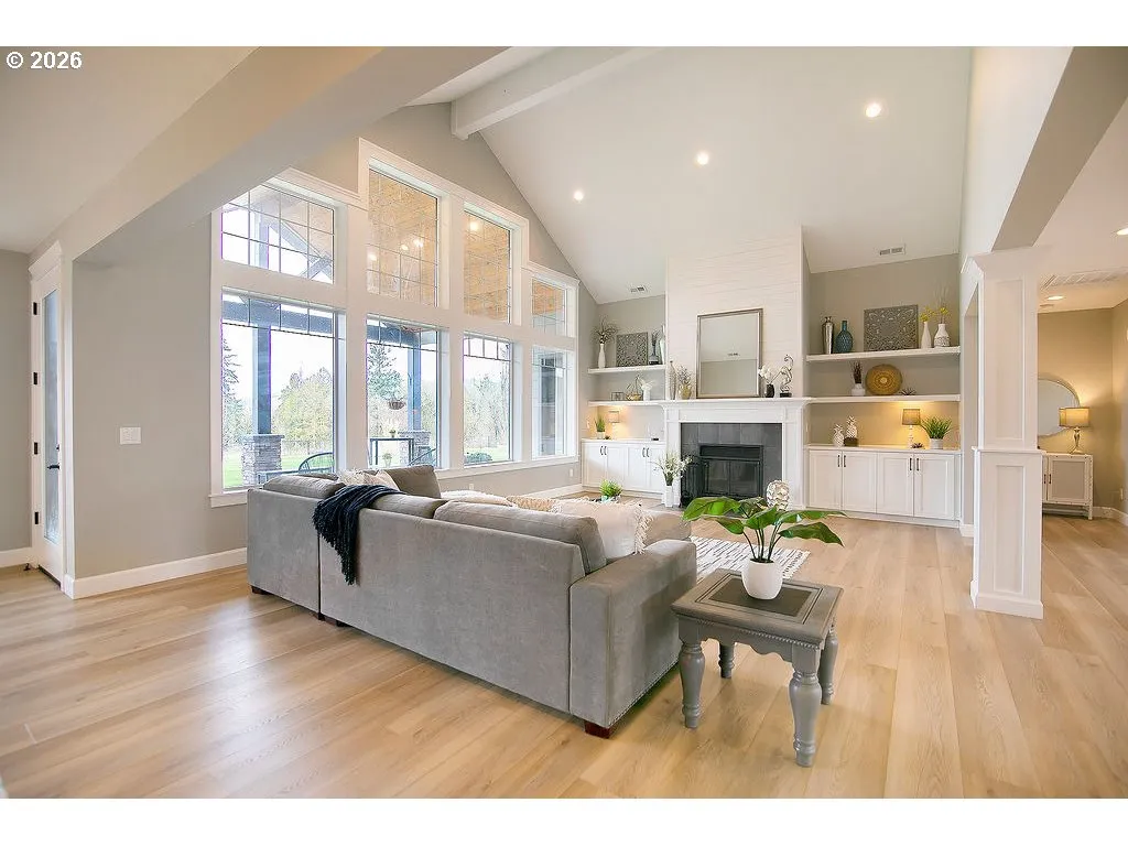 Living Room-Vaulted Ceilings