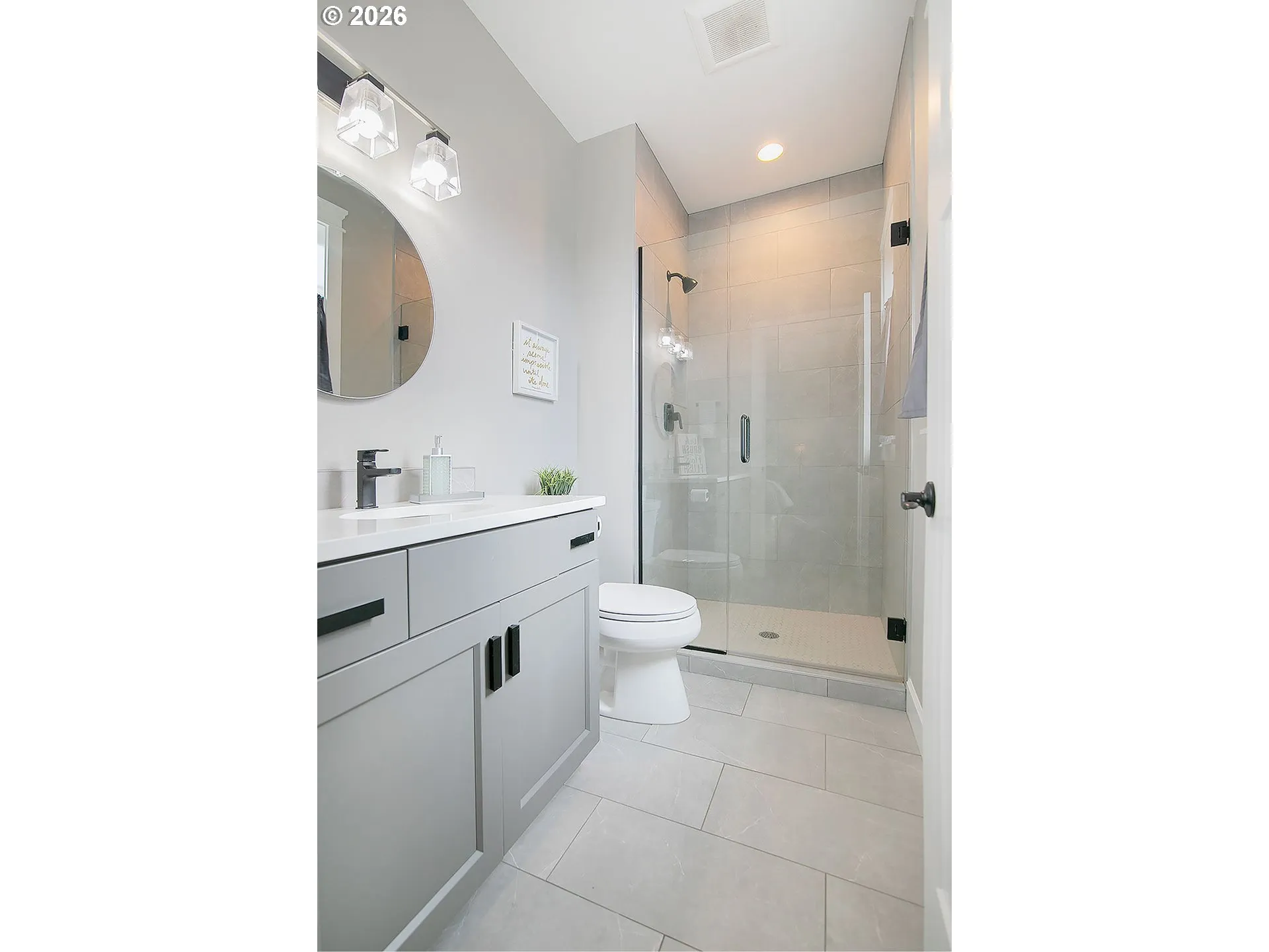 Bedroom-Full Bathroom