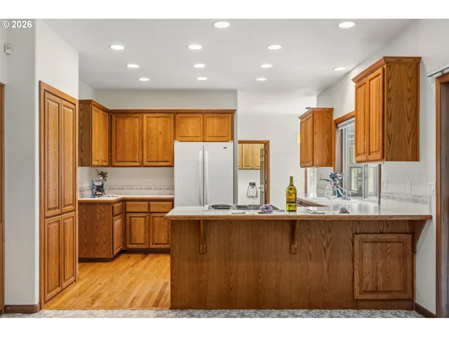 Kitchen-Breakfast Bar