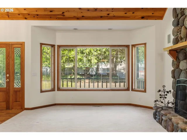Living Room-Vaulted Ceilings