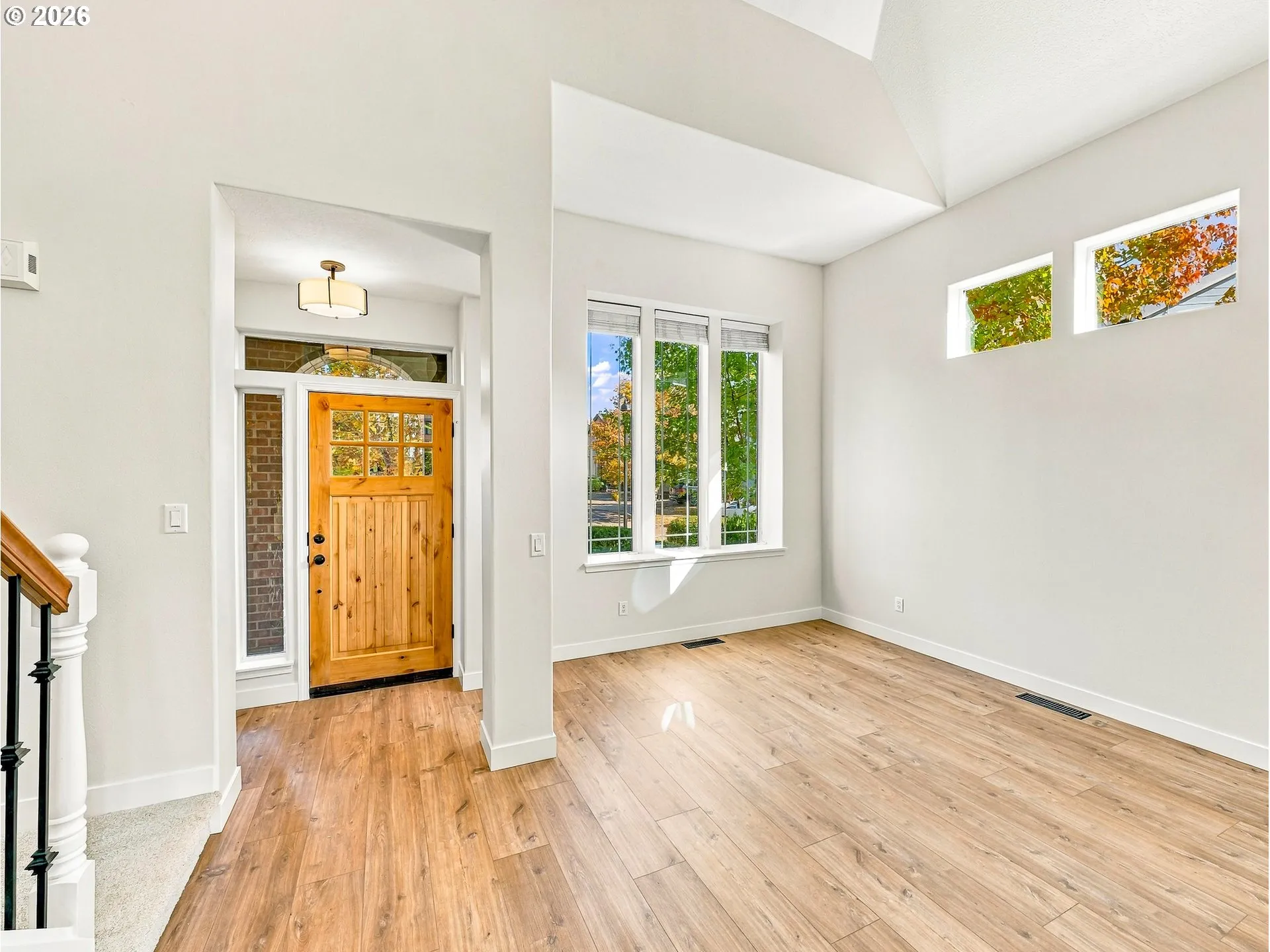 Living Room/Entrance