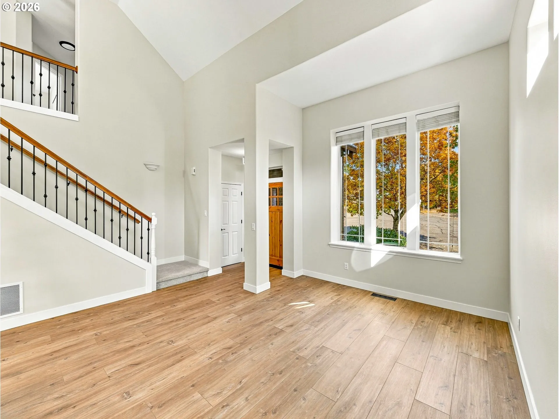Living Room/Entrance