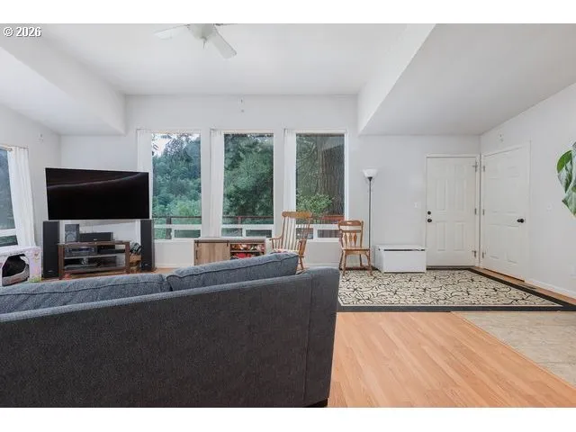 Living Room-Vaulted Ceilings