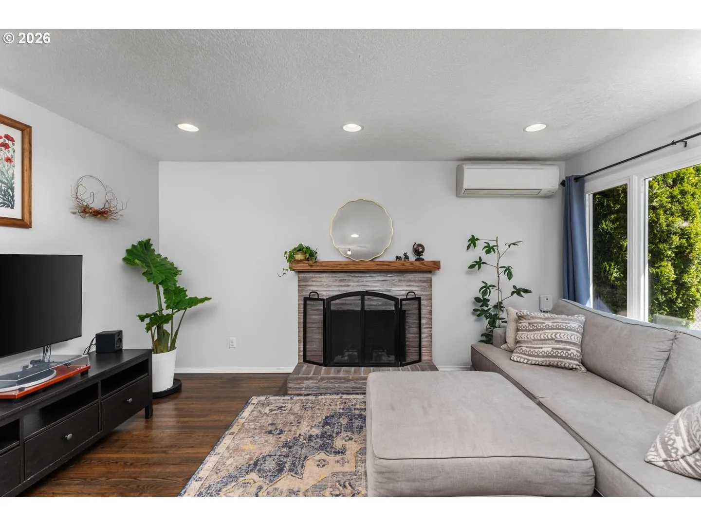 Living Room-Fireplace