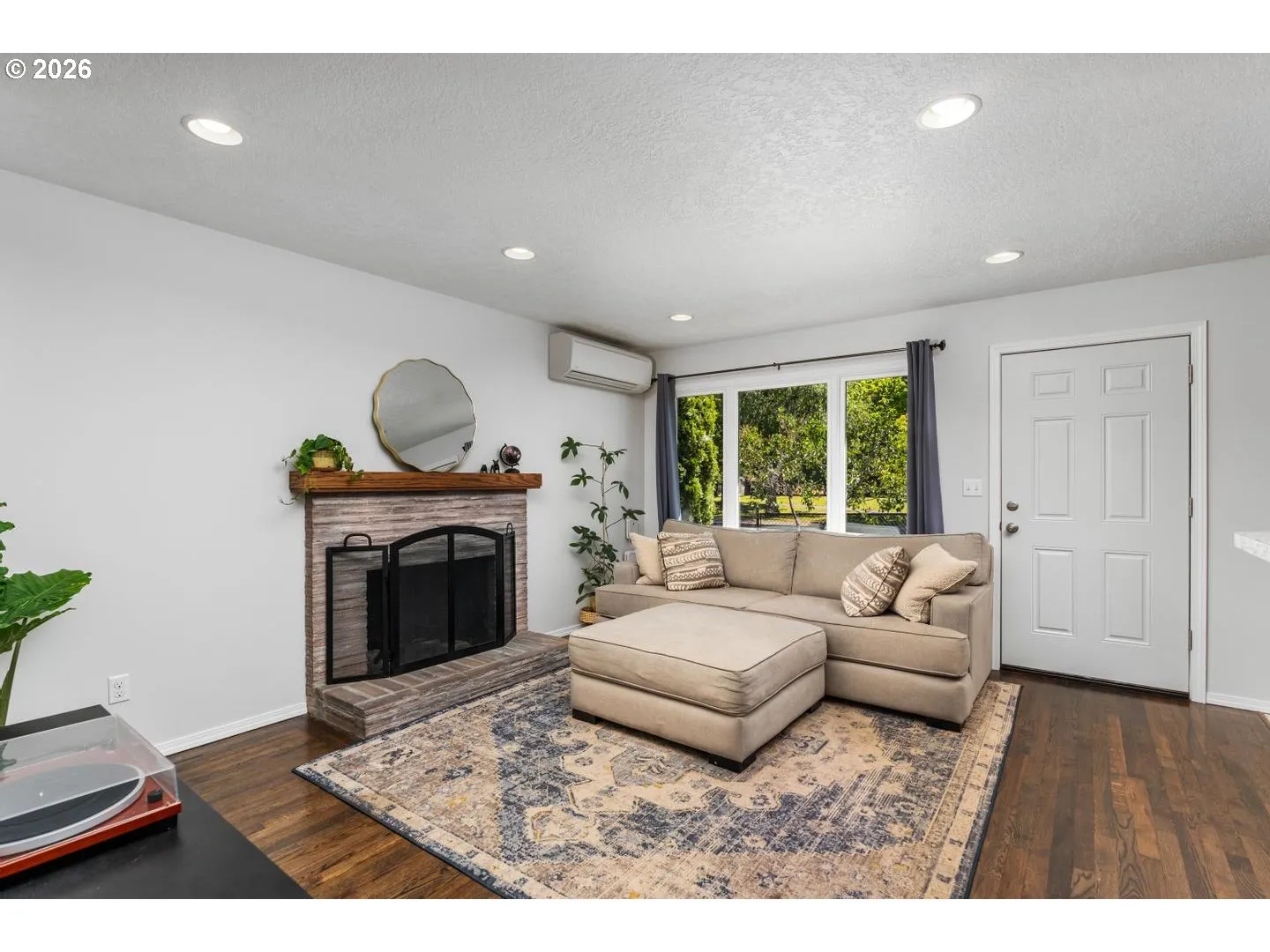 Living Room-Fireplace