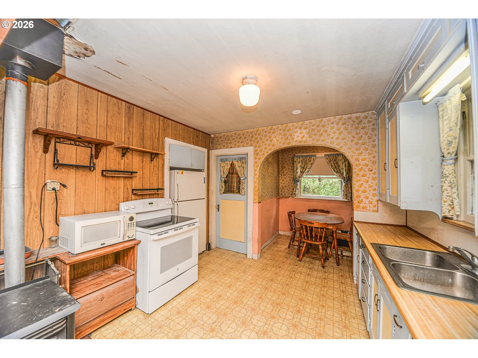 Kitchen/Nook-Eating Area