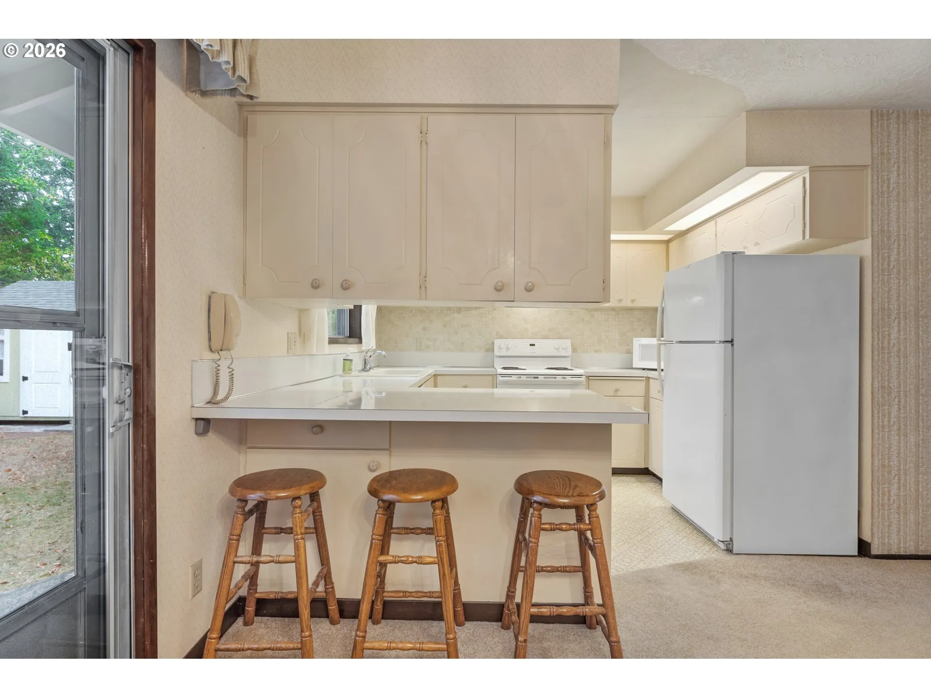 Kitchen-Breakfast Bar