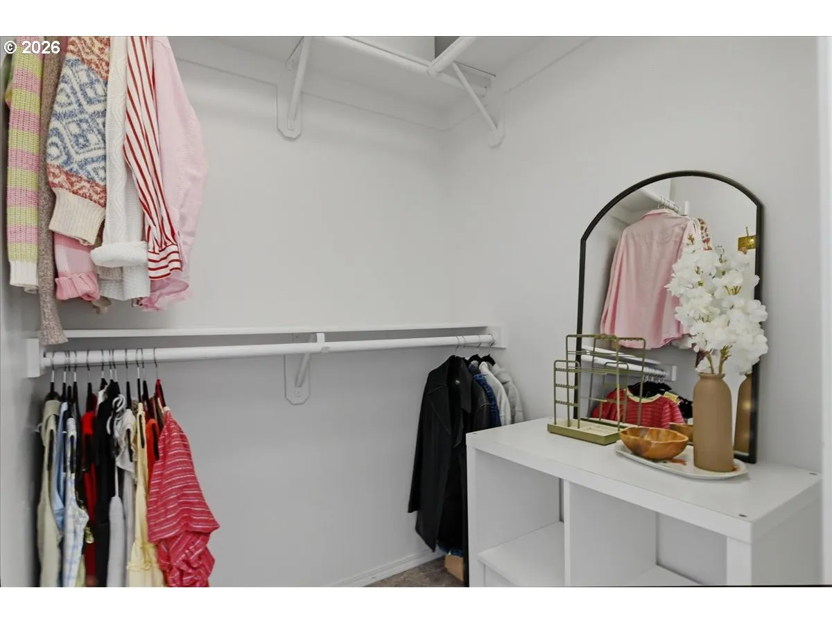 Bedroom, Owner's Suite-Walk-In Closet