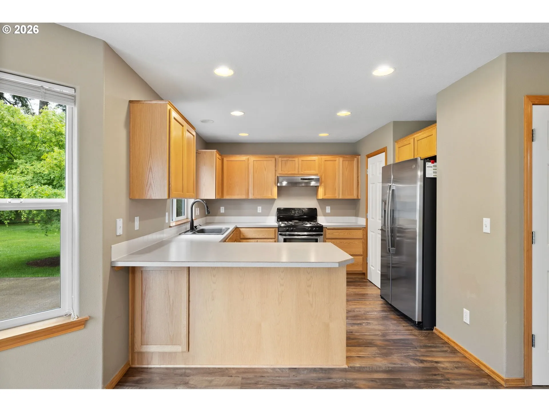Kitchen-Breakfast Bar