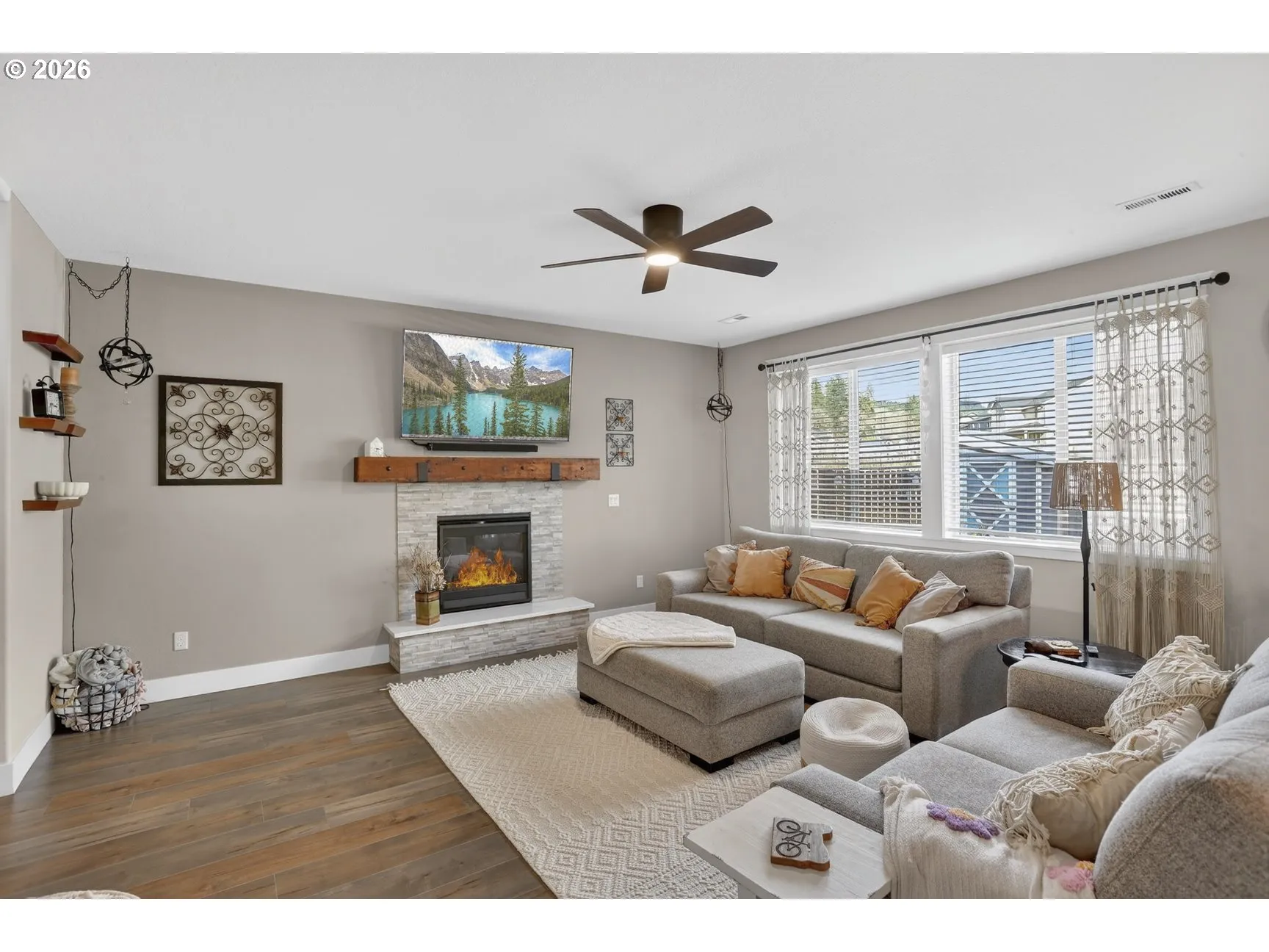 Living Room-Fireplace