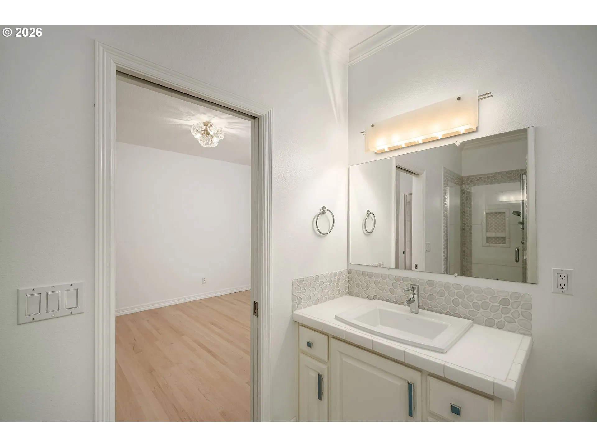 Bathroom, Attached-Upper