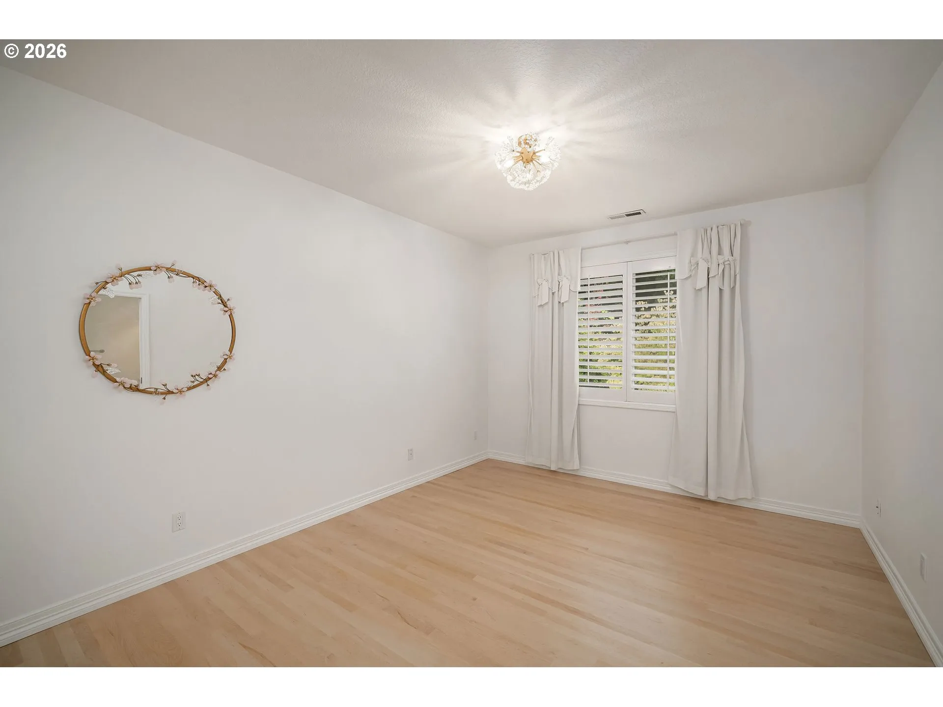 Bedroom-Full Bathroom