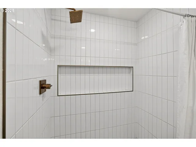 Bathroom-Walk in Shower