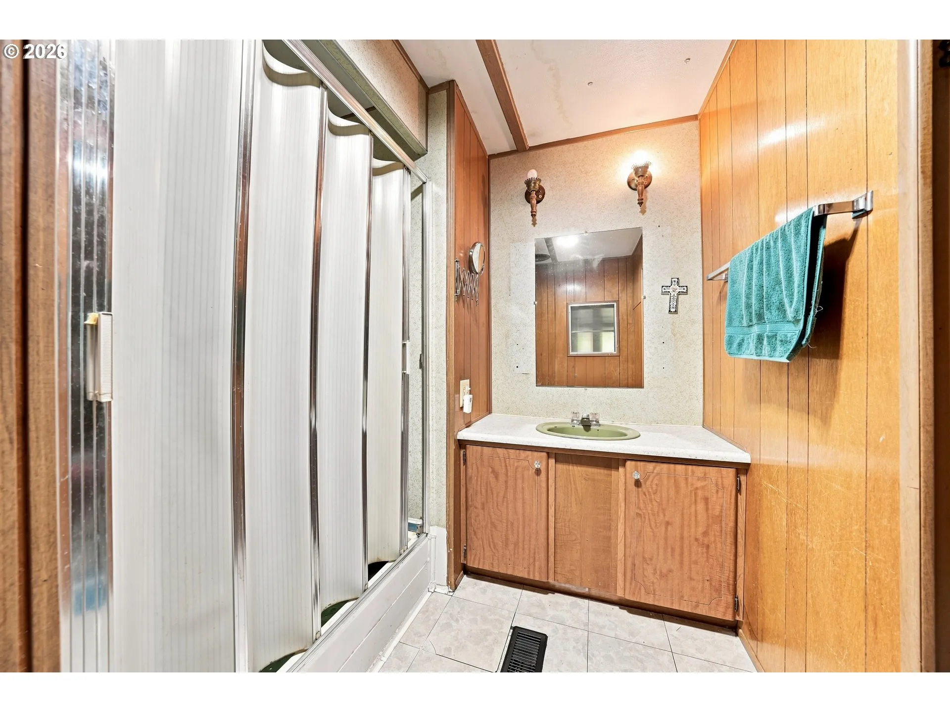 Primary Bedroom-Attached Bathroom