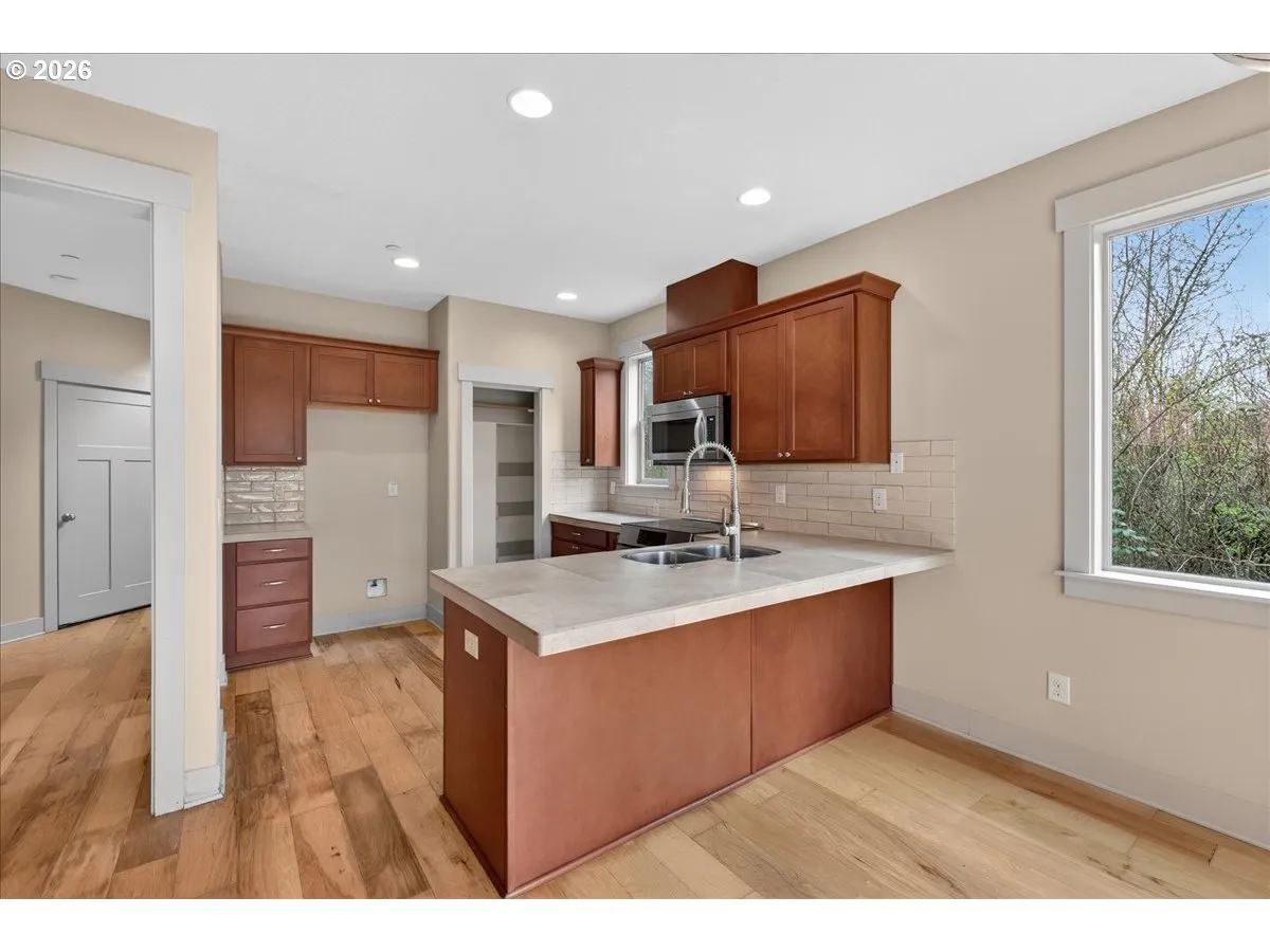 Kitchen-Eating Area