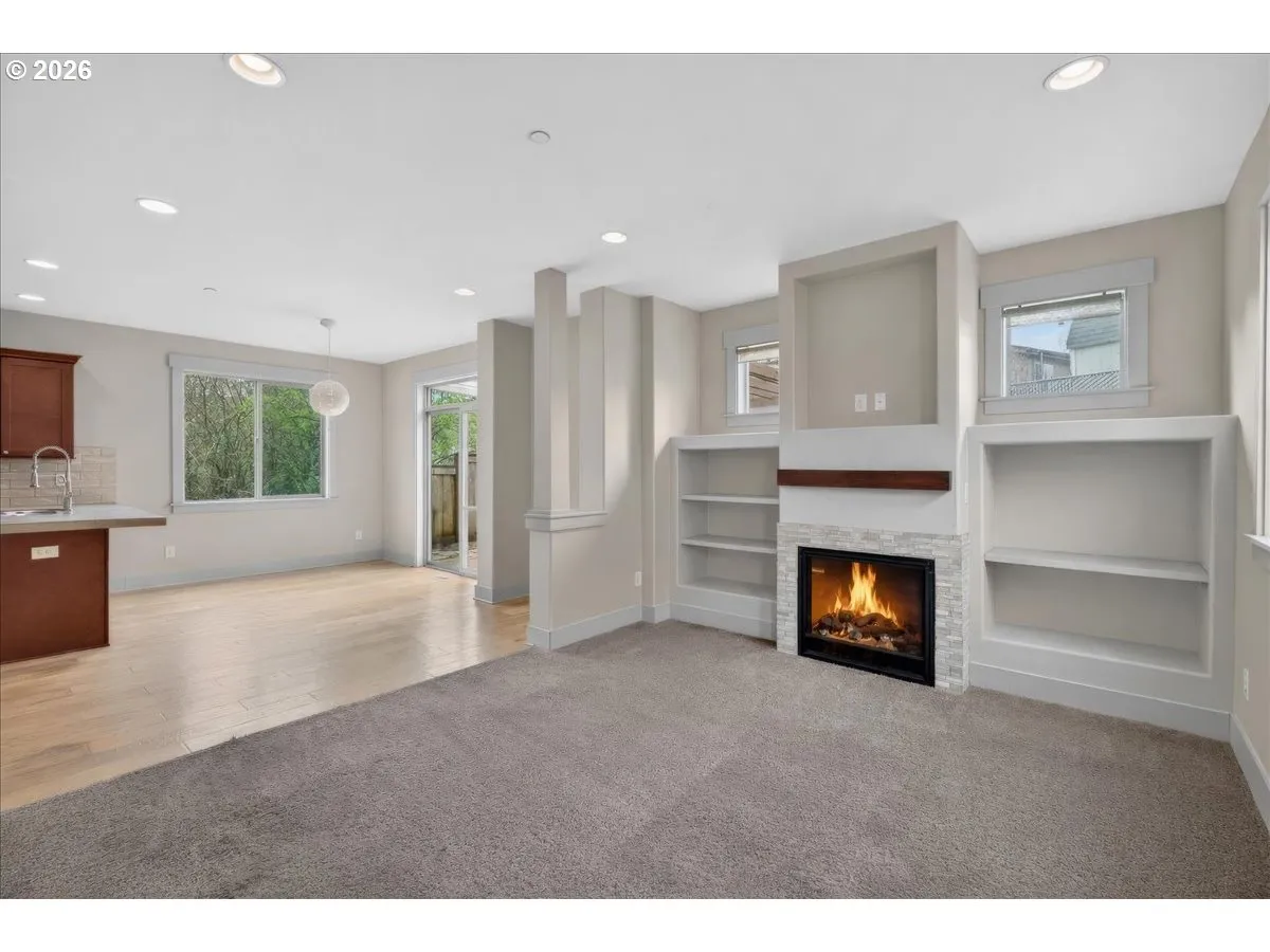 Living Room-Fireplace