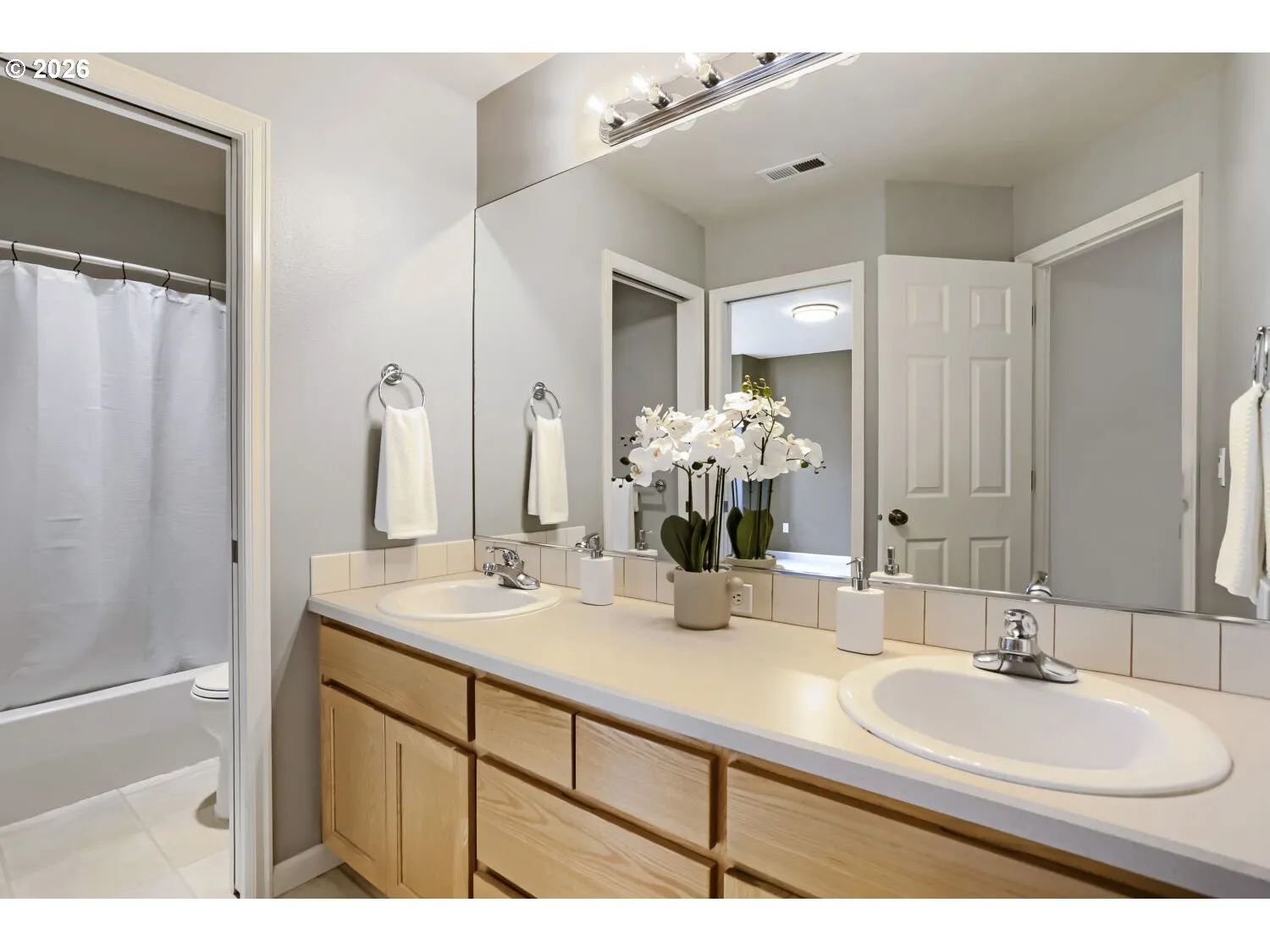 Bathroom-Upper