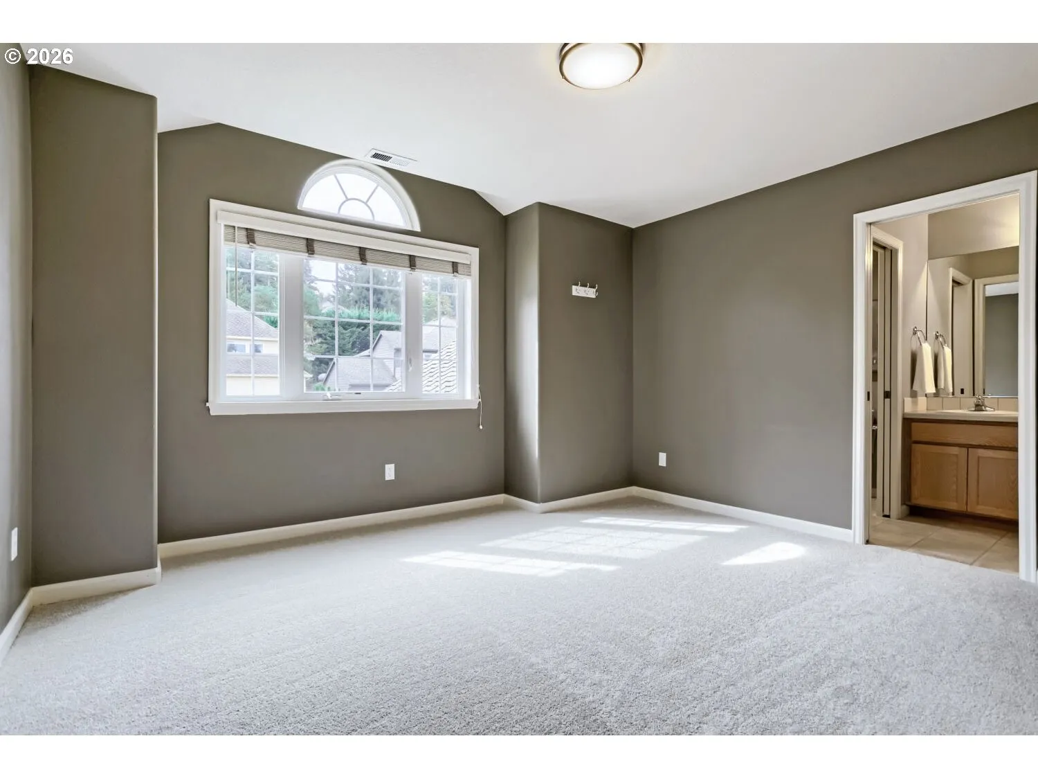 Bedroom-Full Bathroom