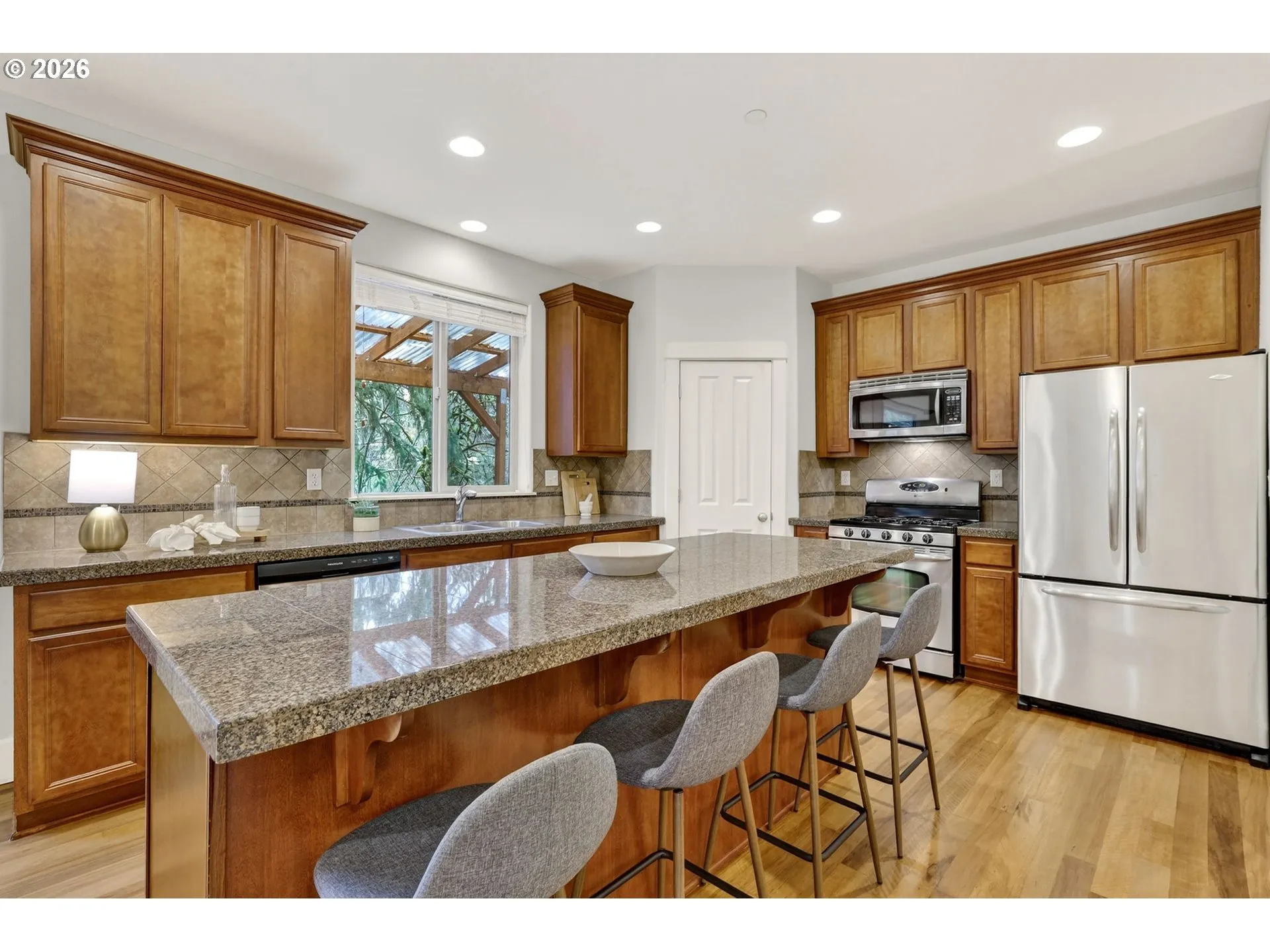 Kitchen-Breakfast Bar