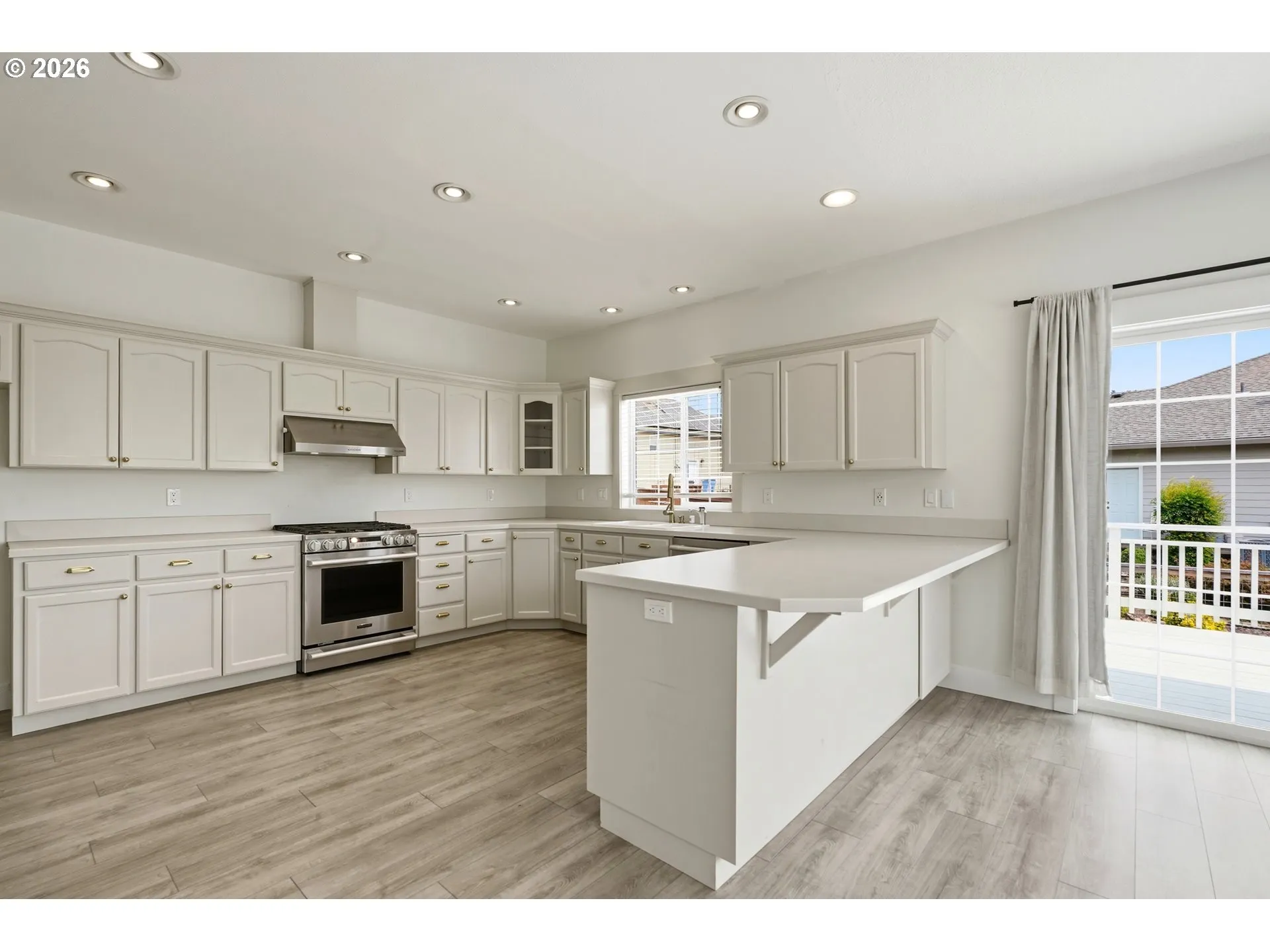 Kitchen-Breakfast Bar