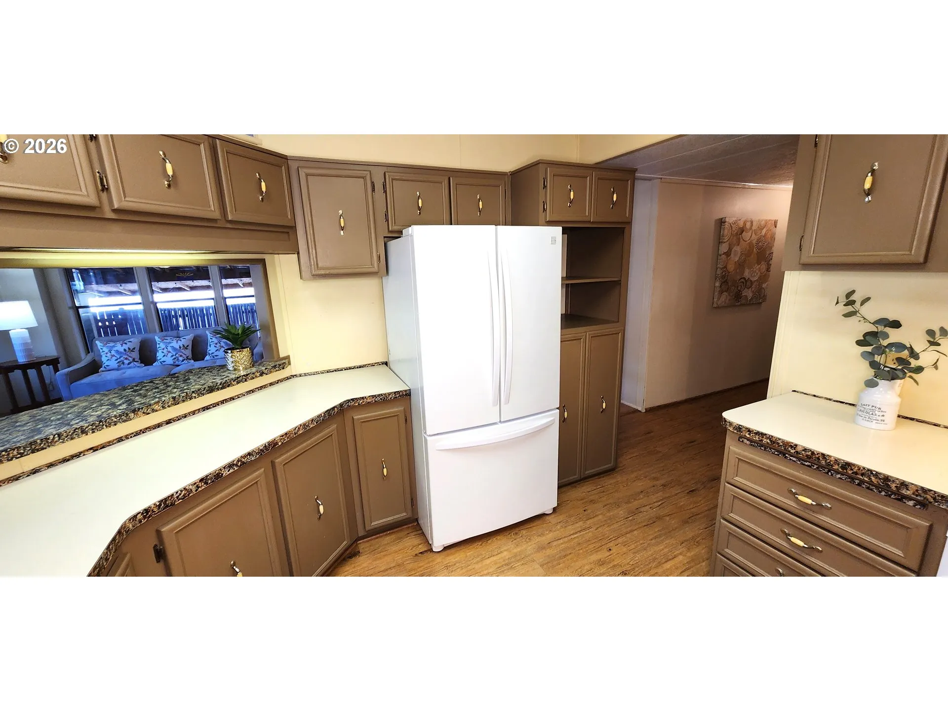 Kitchen-Eating Area