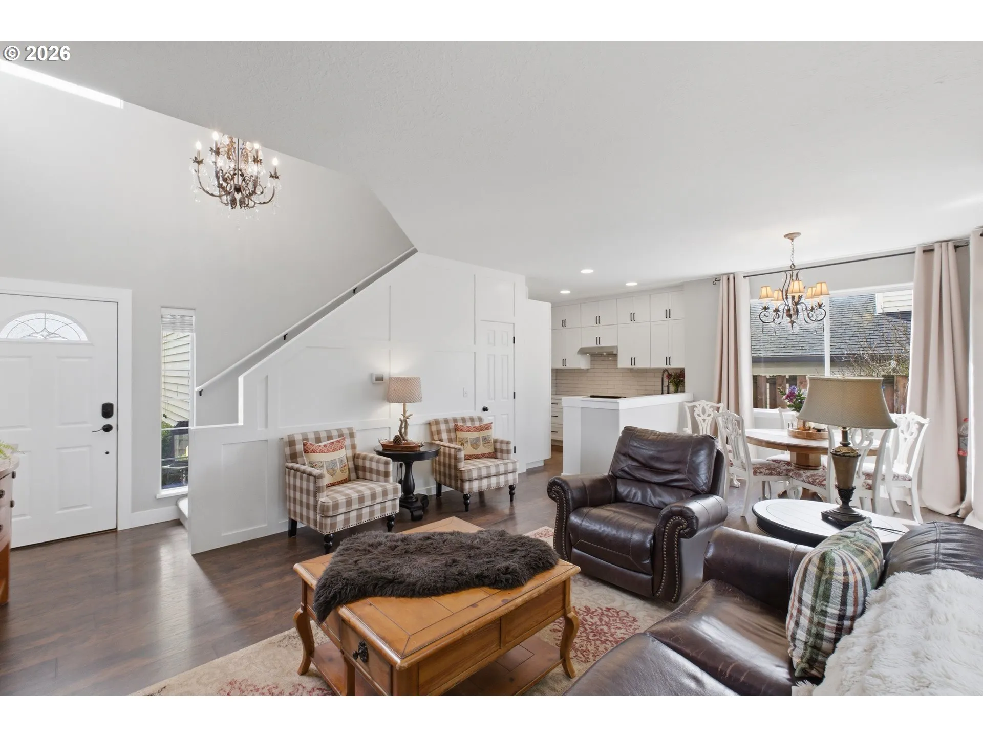 Living Room/Entrance