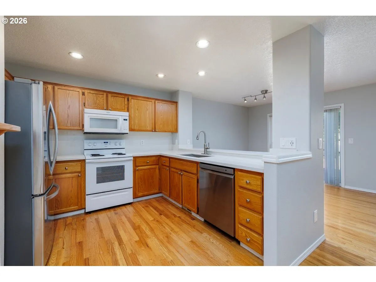 Kitchen-Eating Area