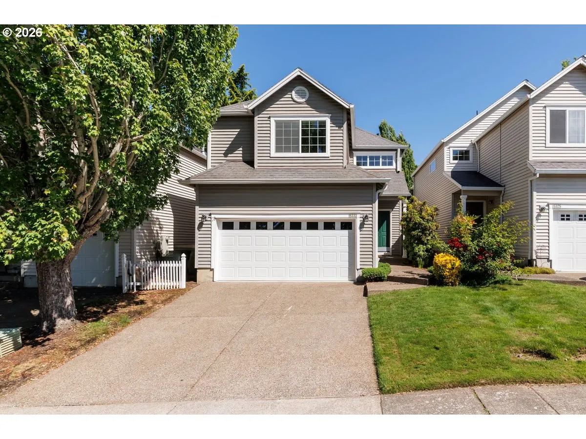 Front Yard-Fenced