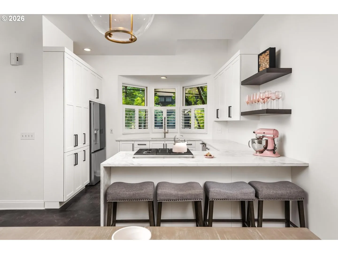 Kitchen-Breakfast Bar