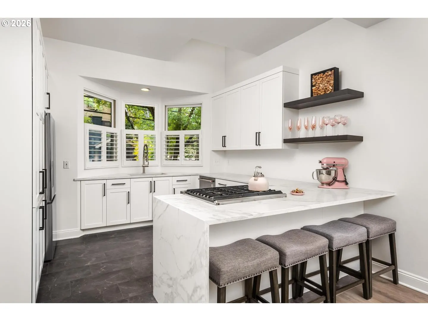 Kitchen-Breakfast Bar