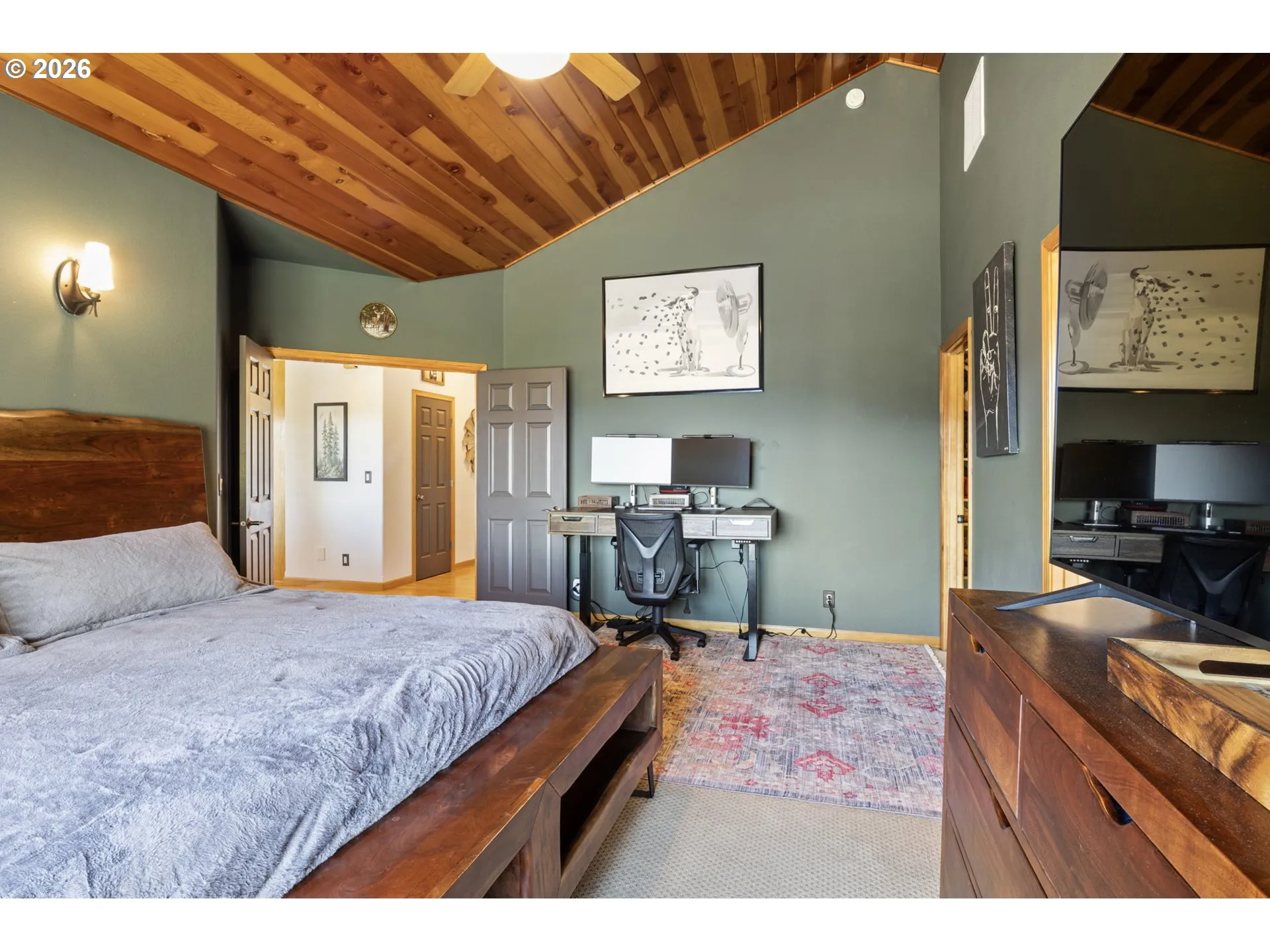 Bedroom, Primary-Vaulted Ceilings