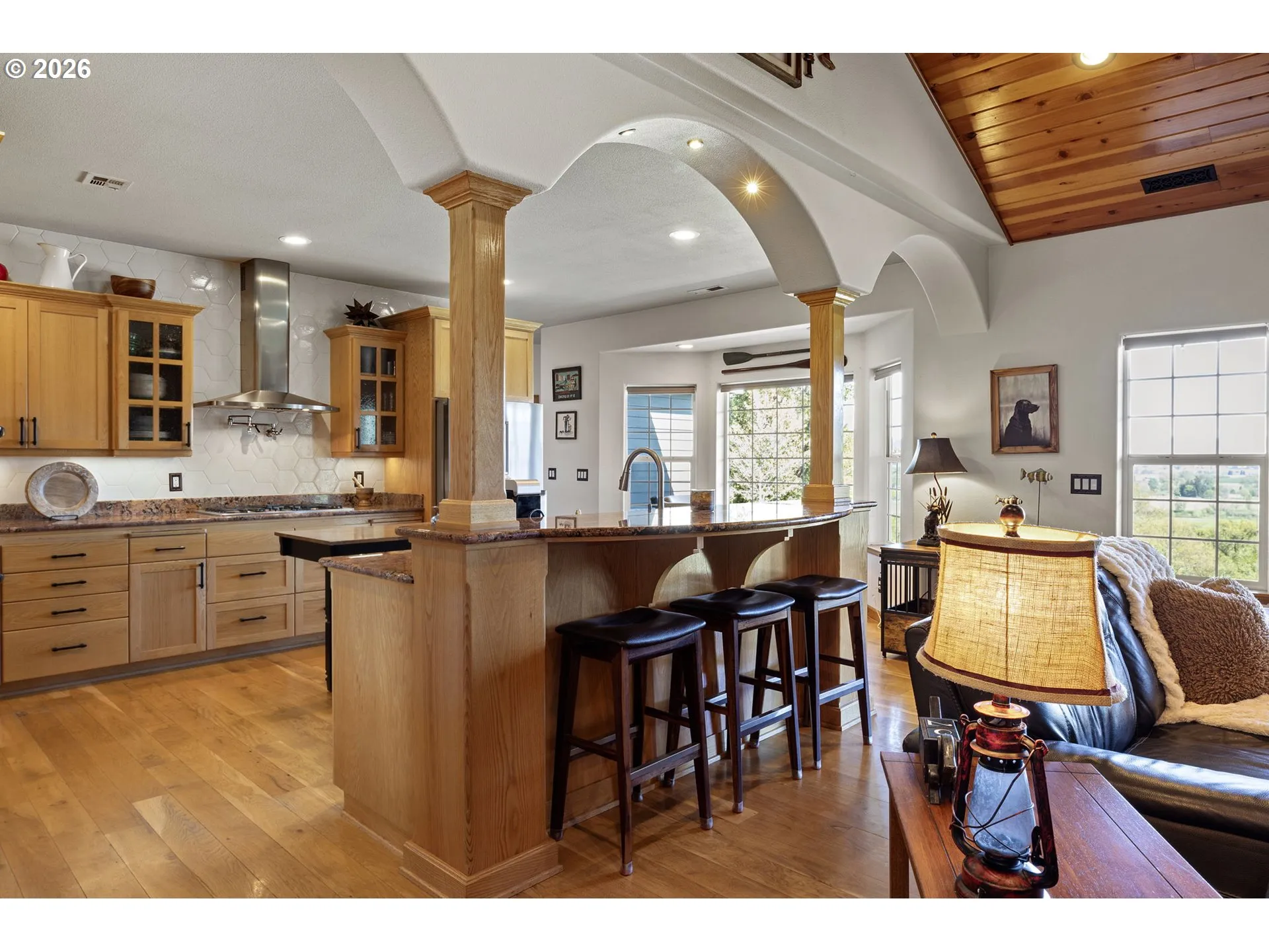 Kitchen-Breakfast Bar