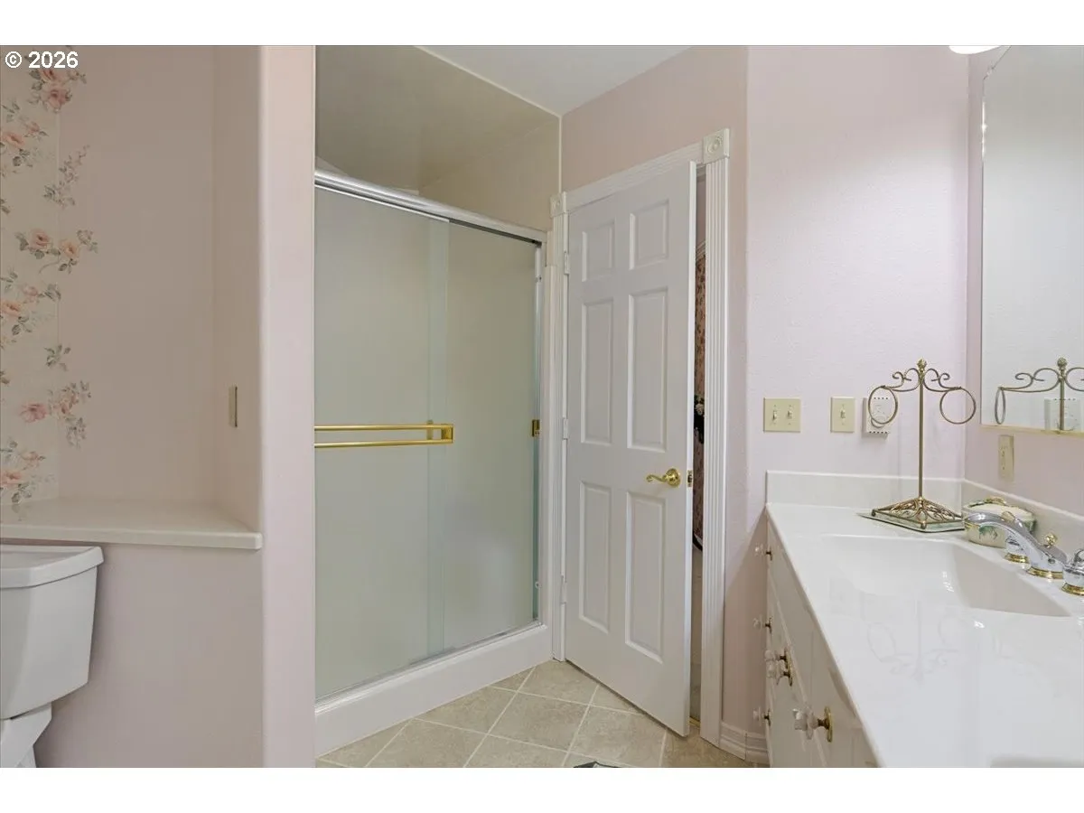 Bathroom-Walk in Shower