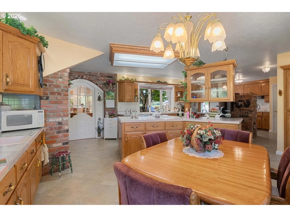 Kitchen-Eating Area