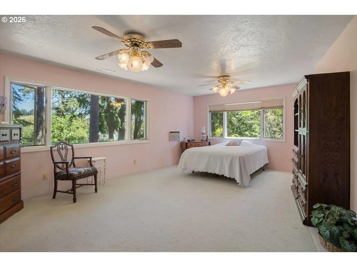 Bedroom, Owner's Suite-Upper