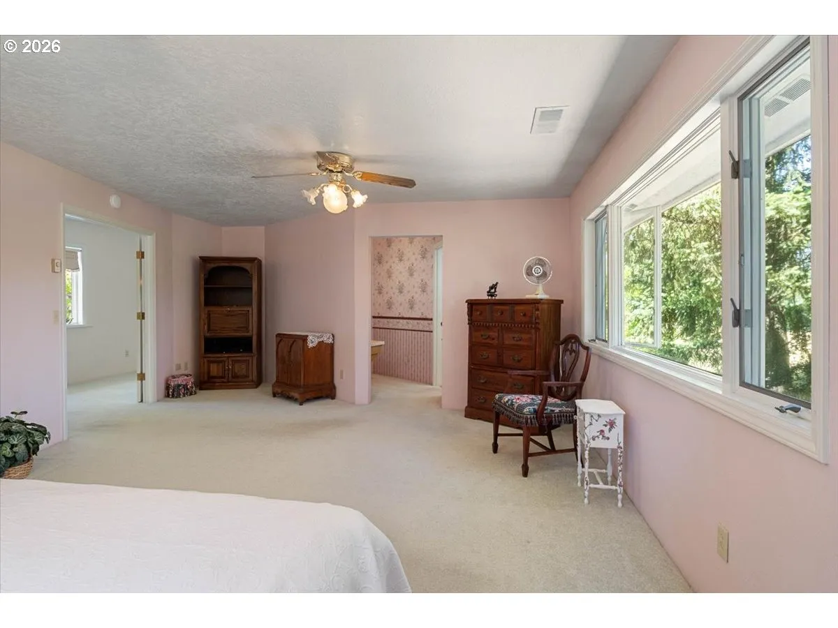 Bedroom, Owner's Suite-Walk-In Closet