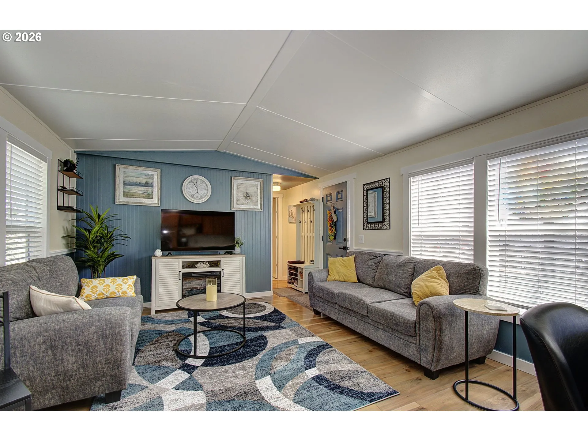 Living Room-Vaulted Ceilings