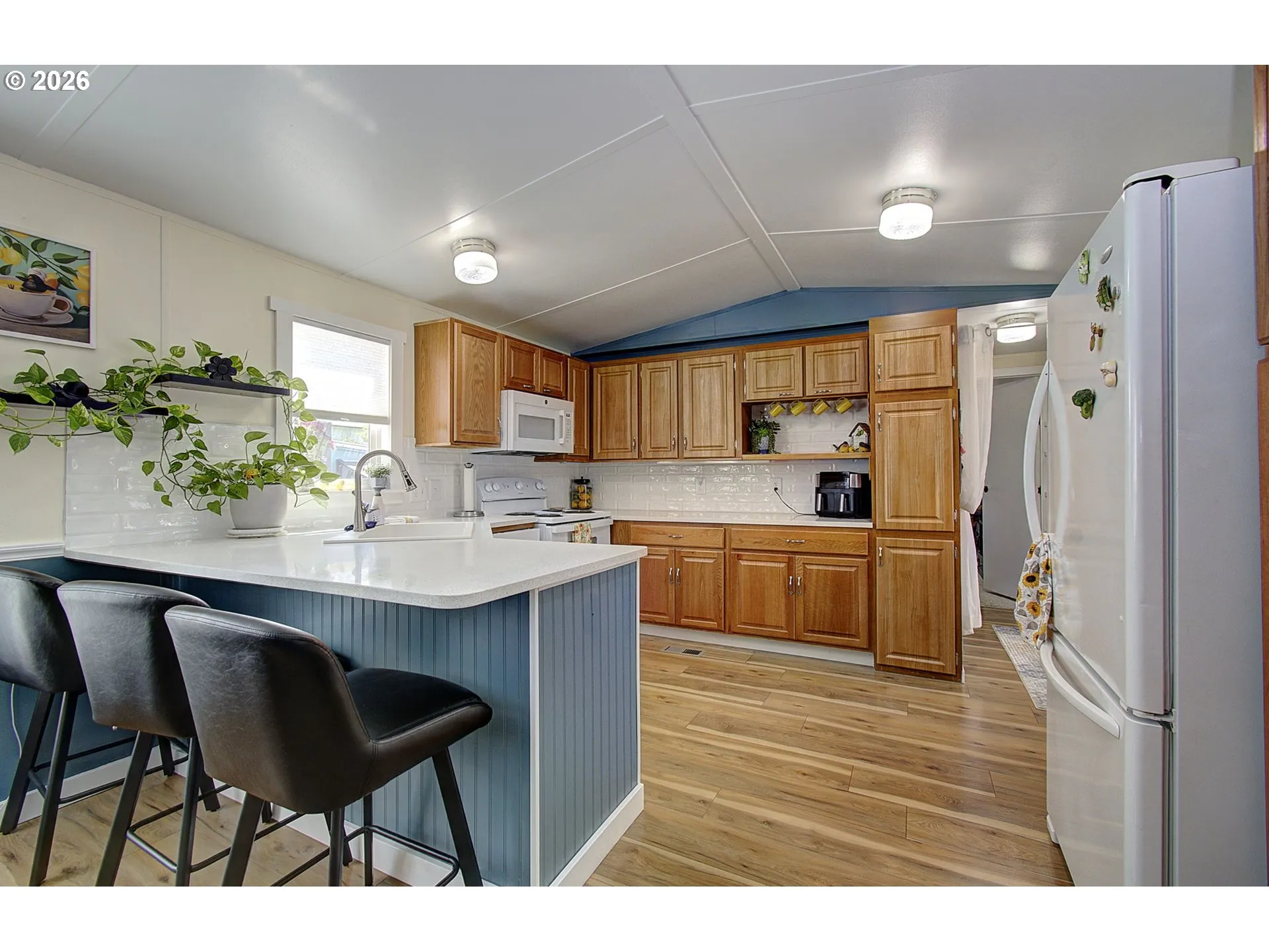 Kitchen-Breakfast Bar