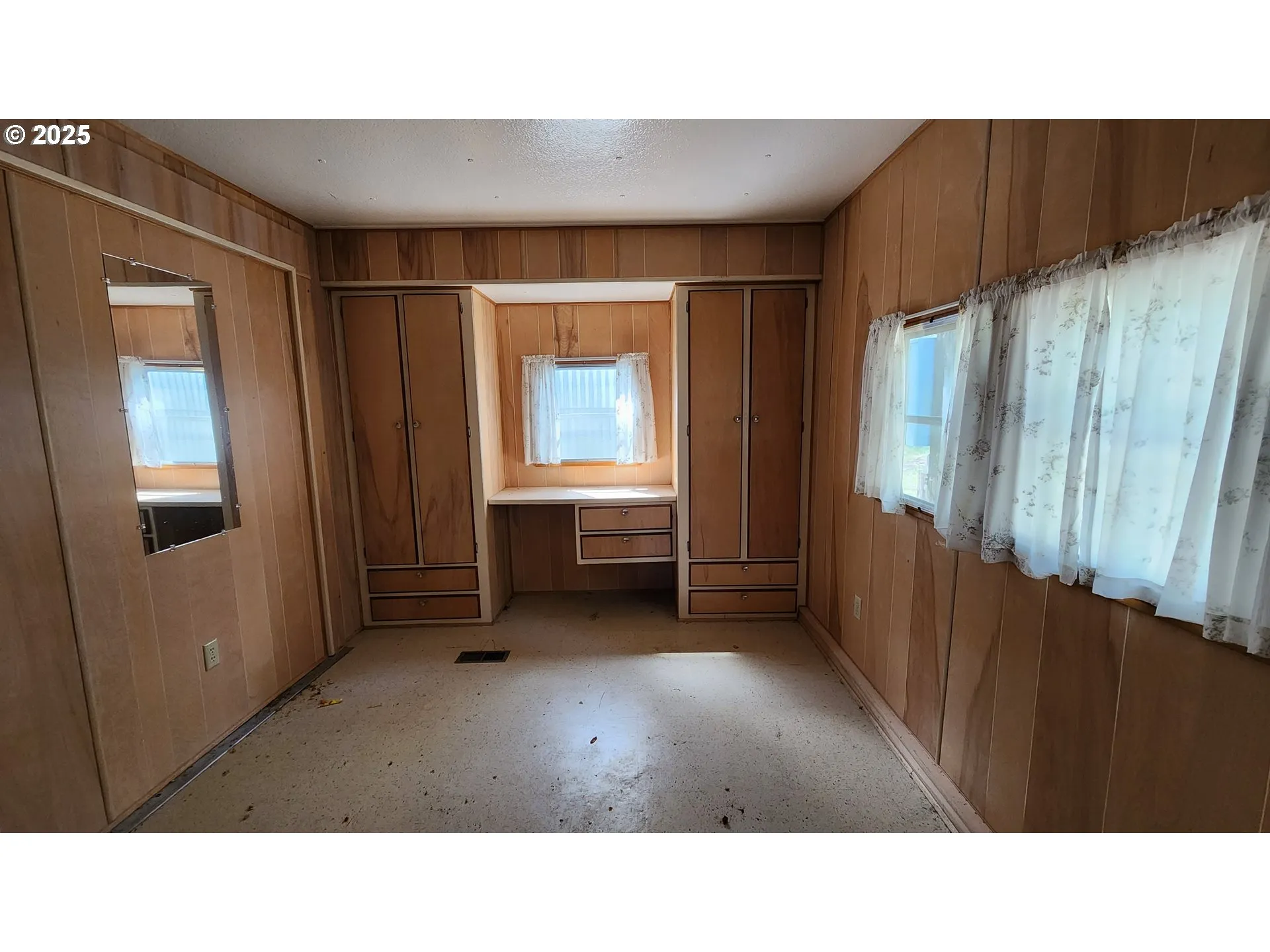 Bedroom, Primary