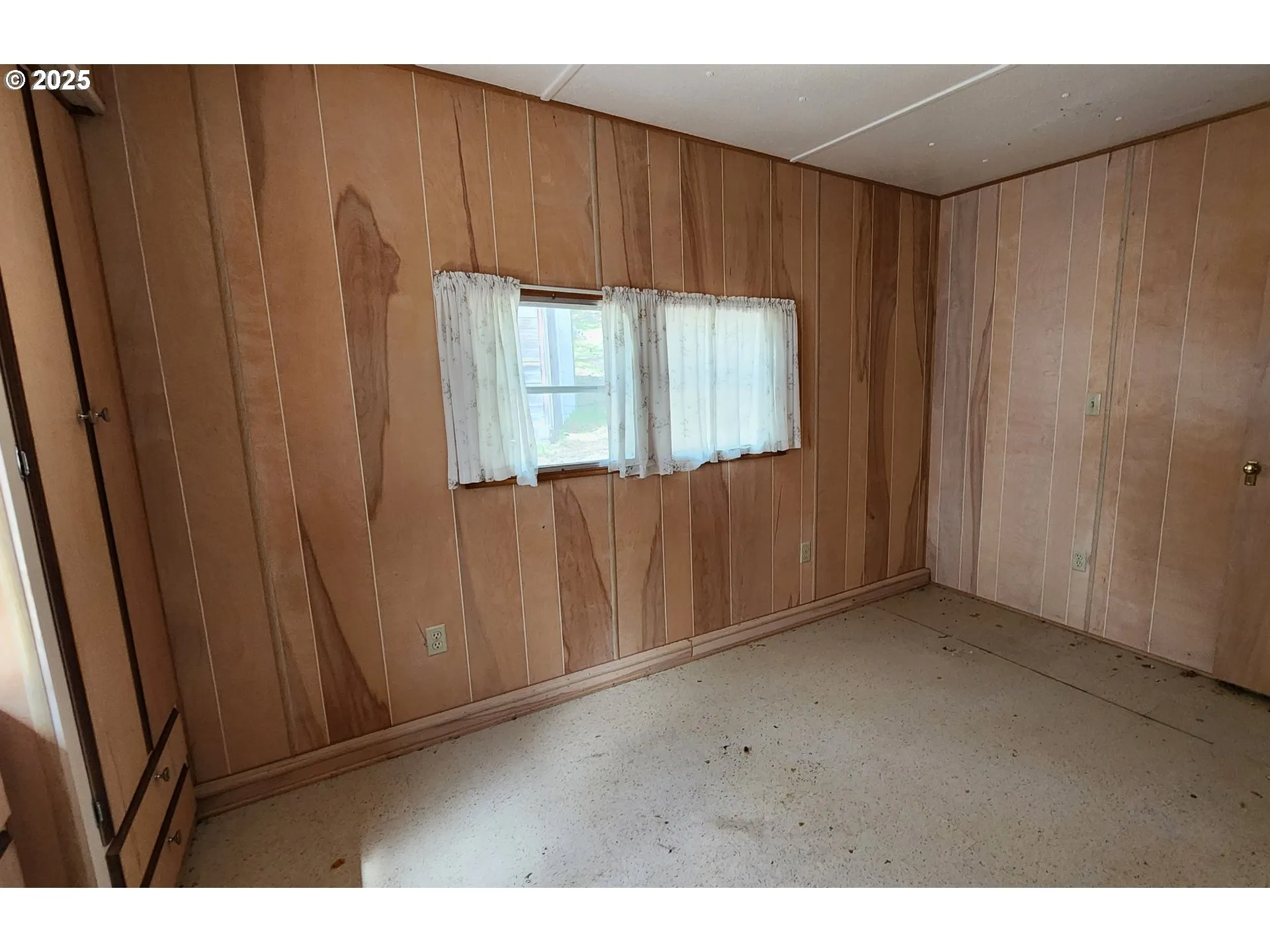 Bedroom, Primary