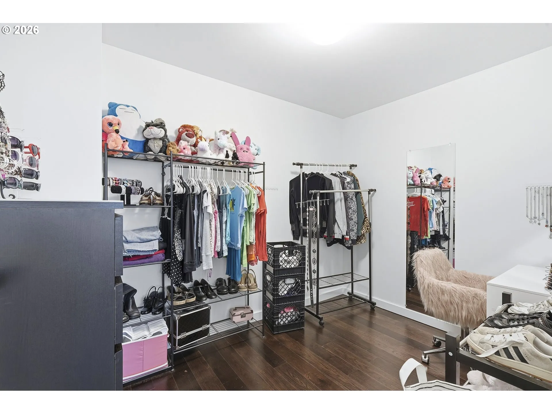 Bedroom-Walk-In Closet
