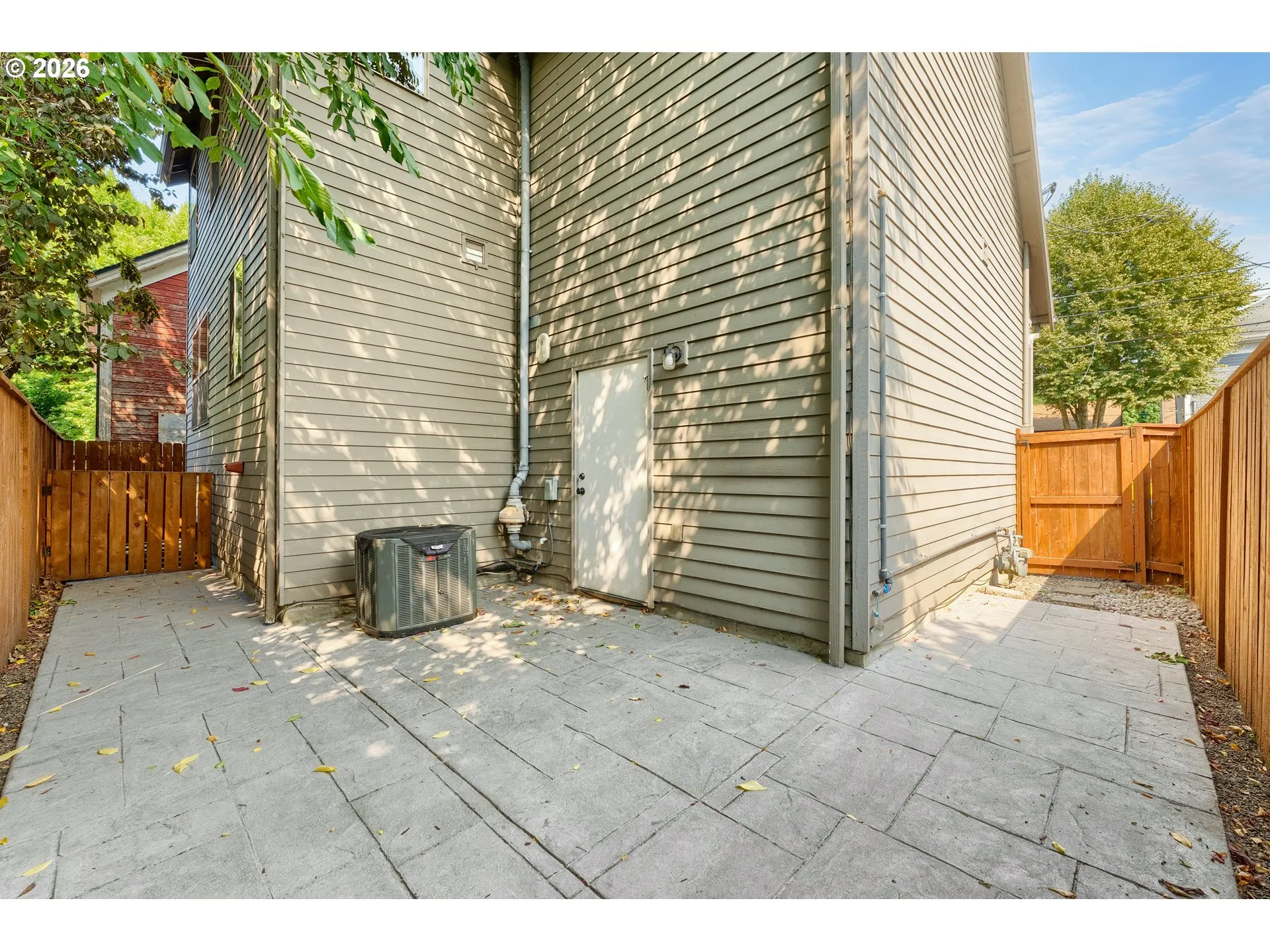 Yard-Back