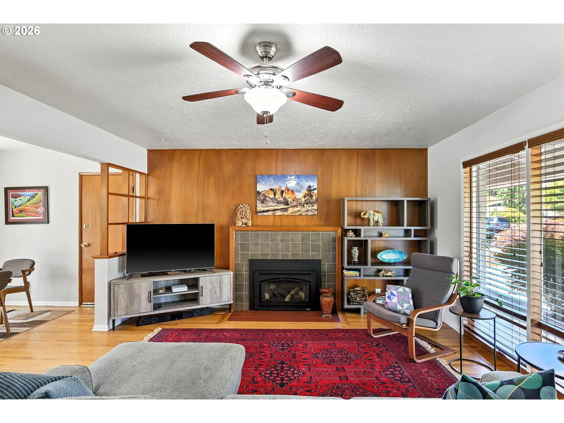 Living Room-Fireplace