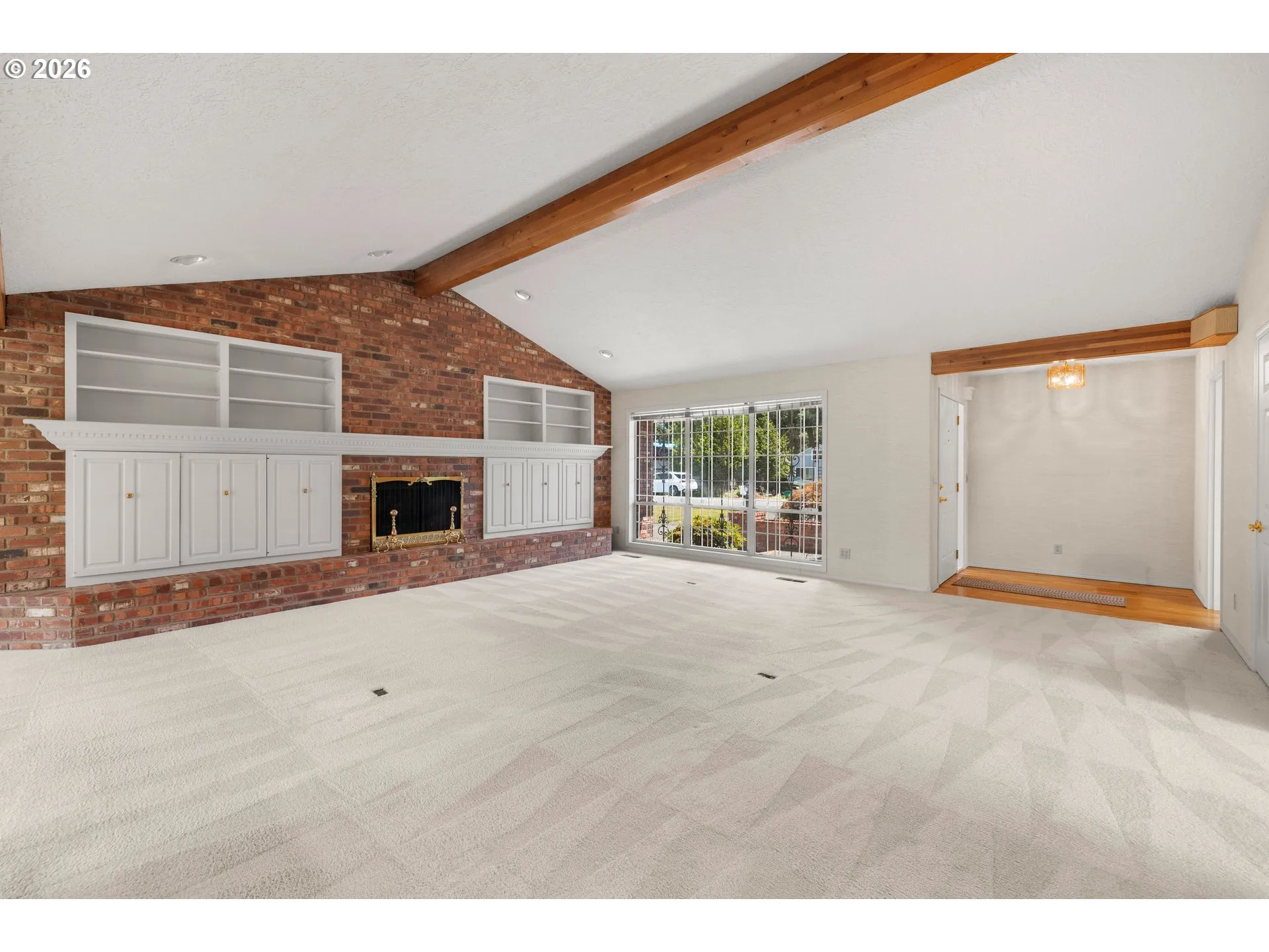 Living Room/Entrance