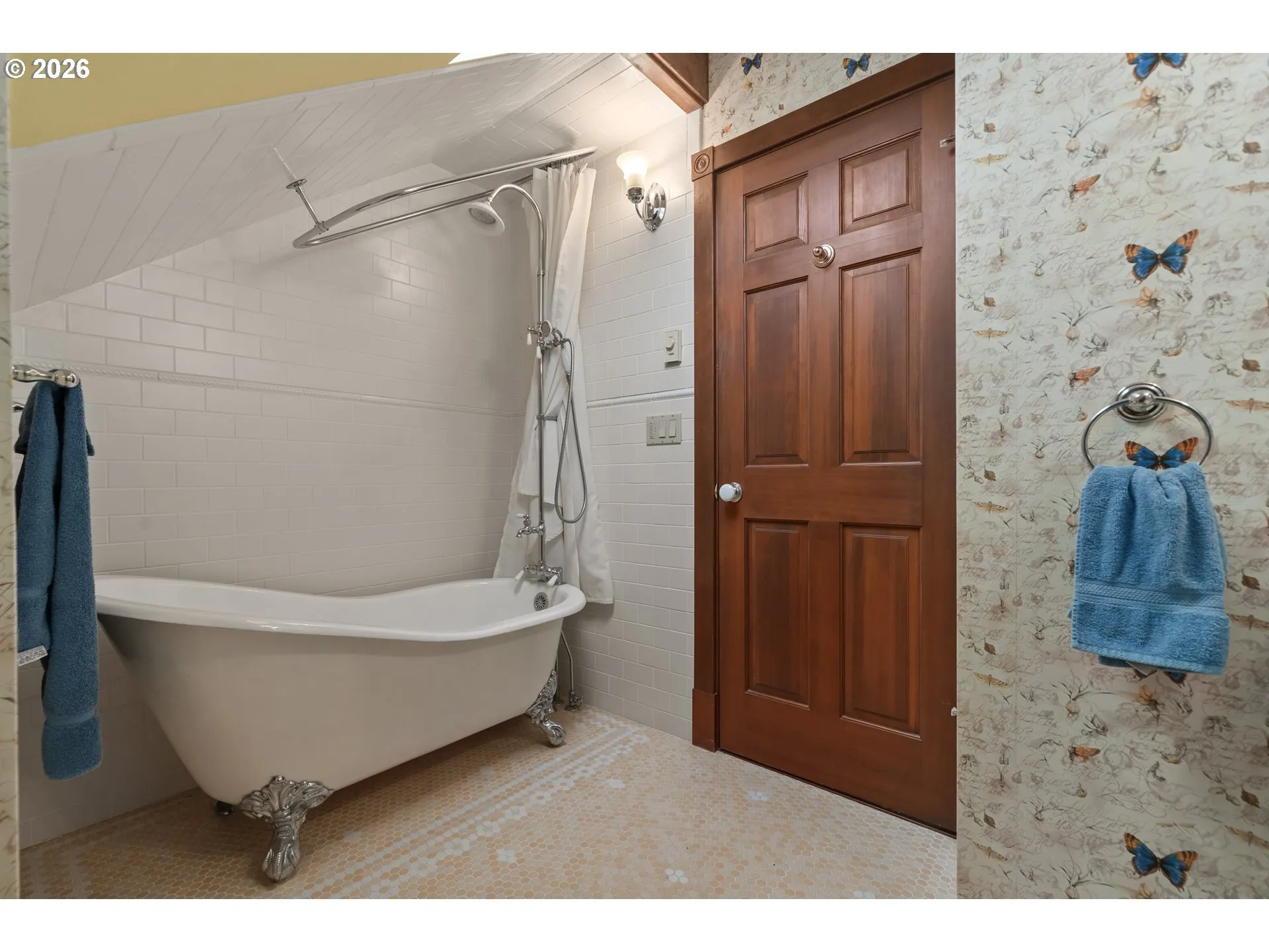 Bathroom-Upper