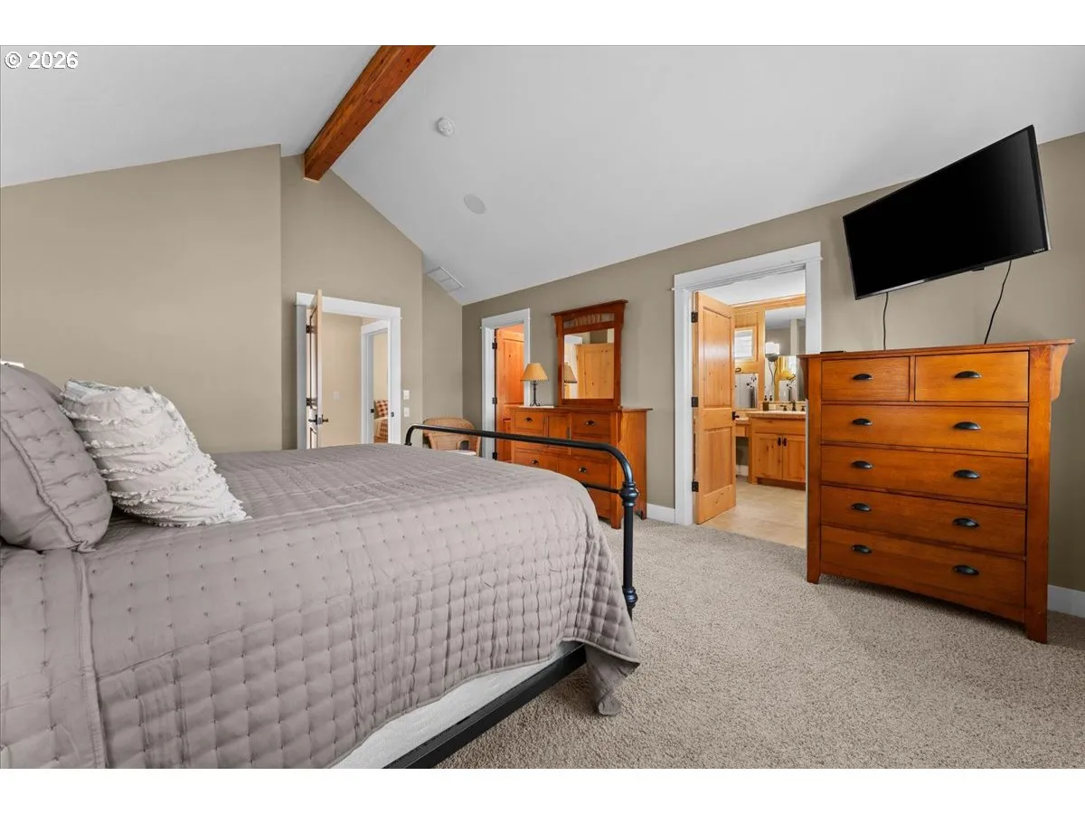 Bedroom, Primary