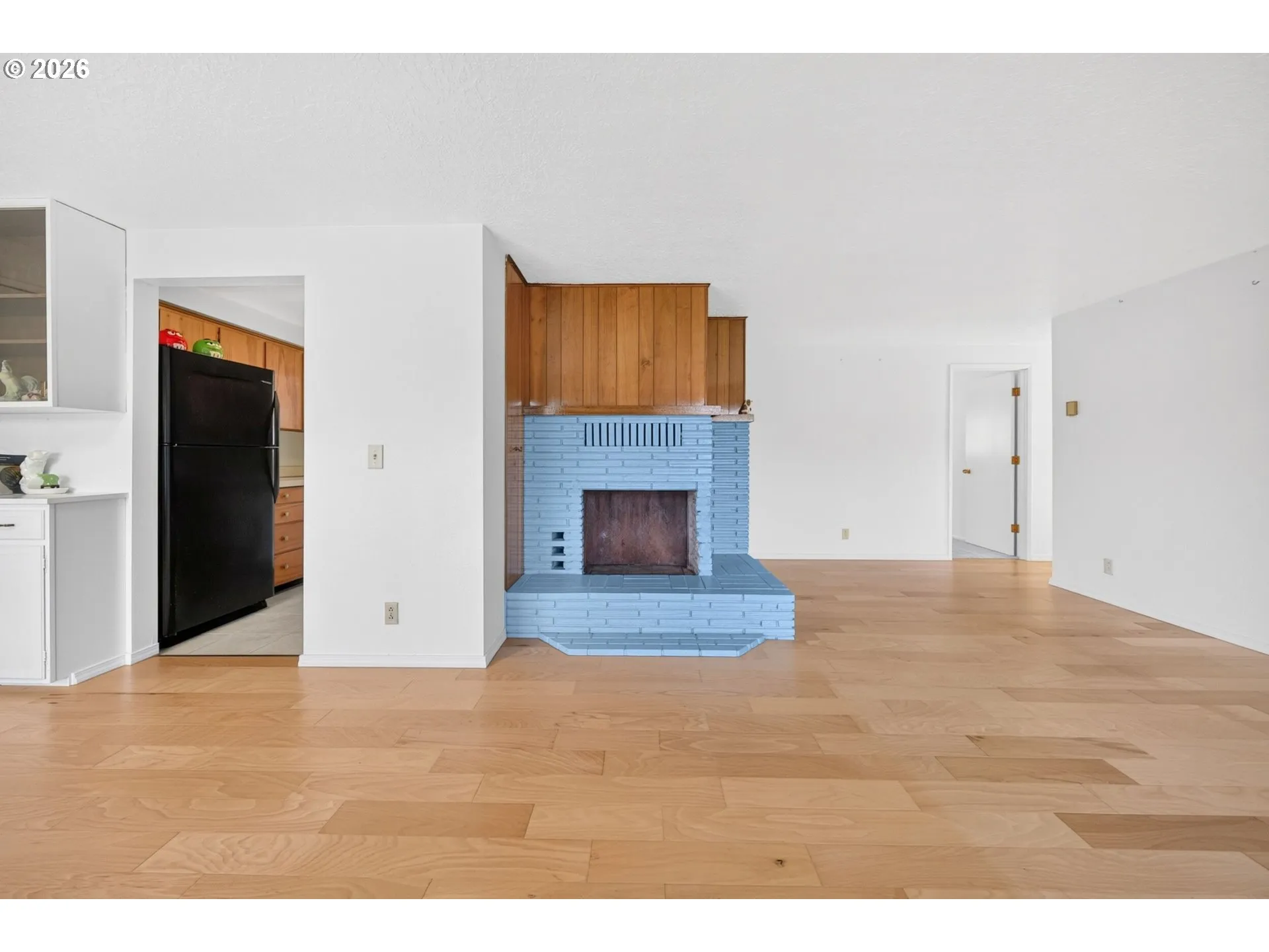 Living Room-Fireplace