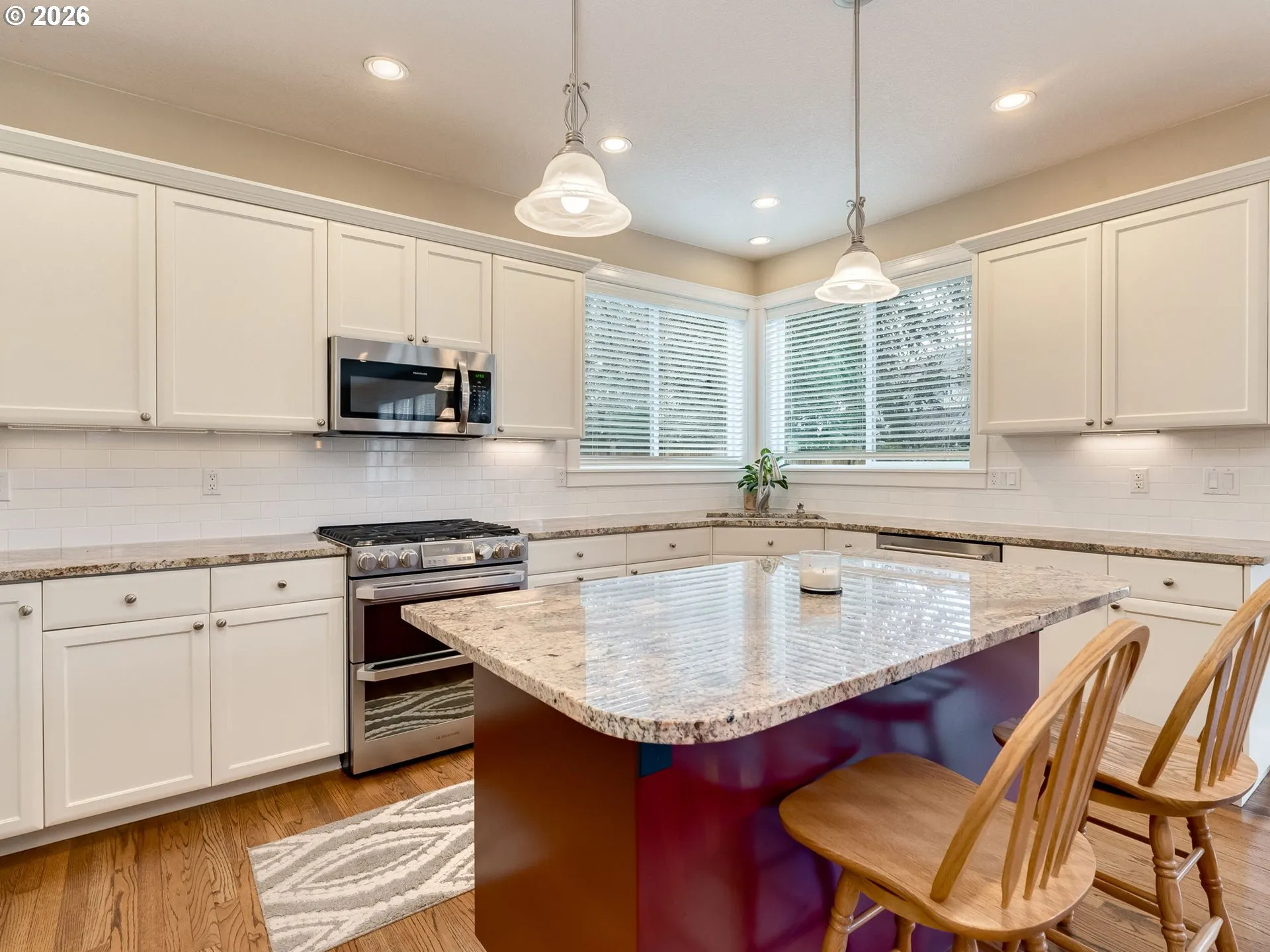 Kitchen-Breakfast Bar