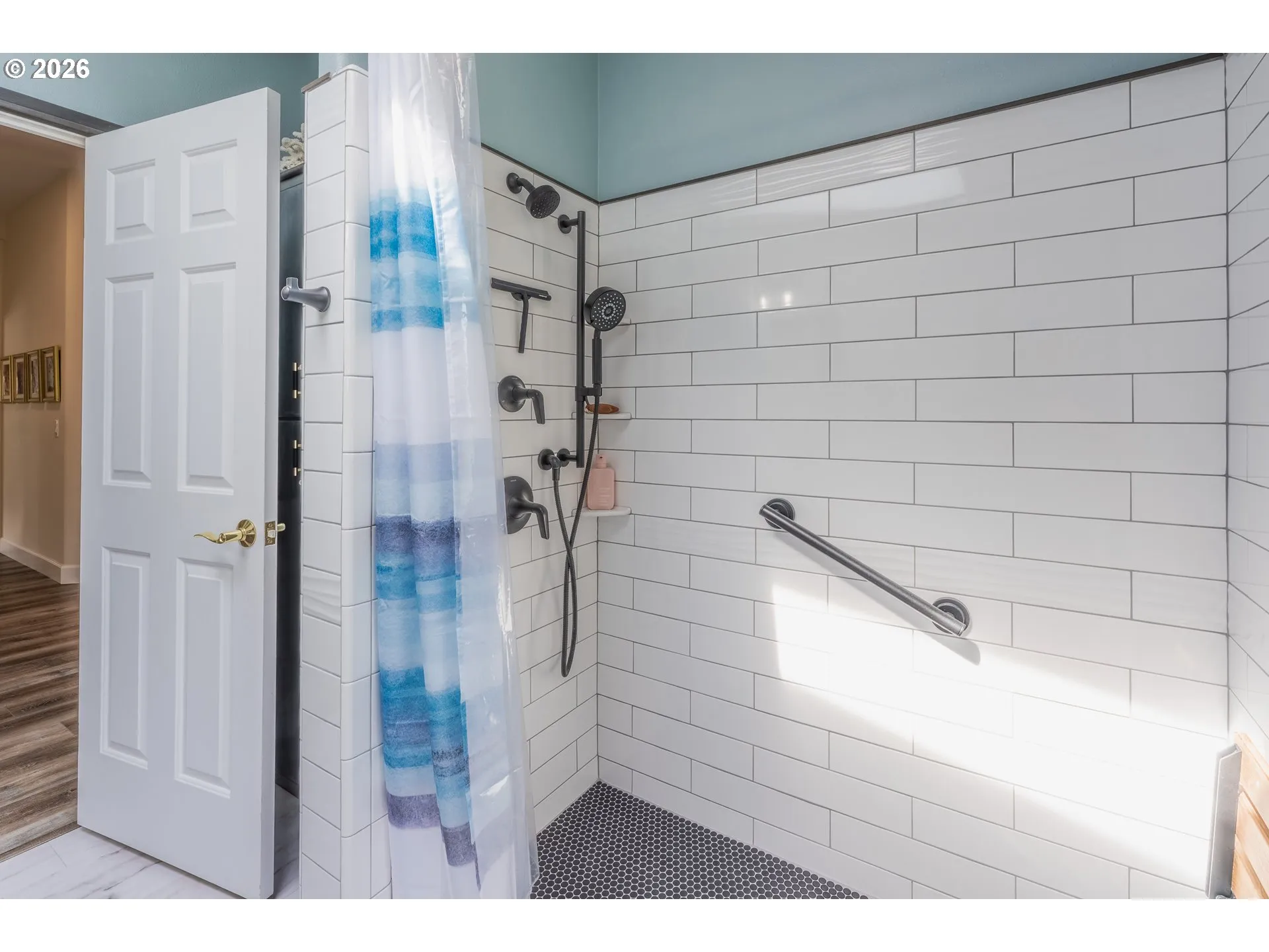 Bathroom-Walk in Shower